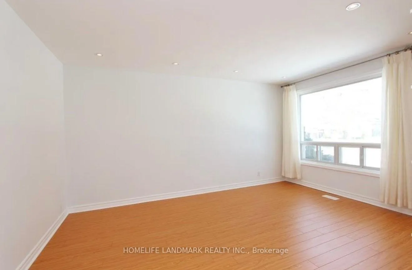 Photo 8 of 22 Knowles Crescent, Aurora, Aurora Highlands — HOMEH