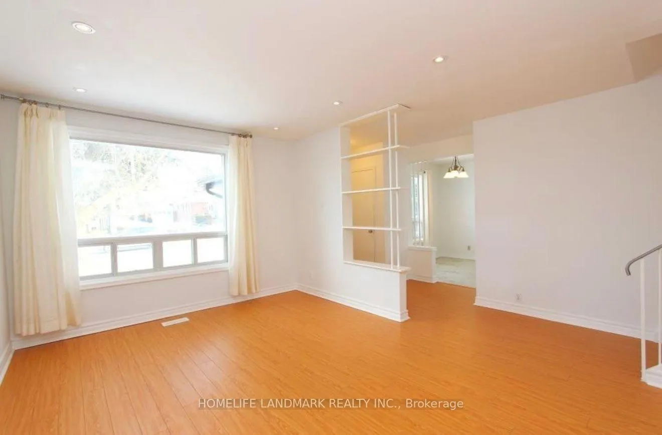 Photo 9 of 22 Knowles Crescent, Aurora, Aurora Highlands — HOMEH