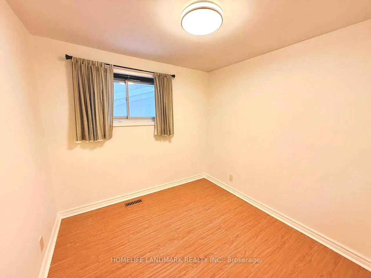 Photo 10 of 22 Knowles Crescent, Aurora, Aurora Highlands — HOMEH