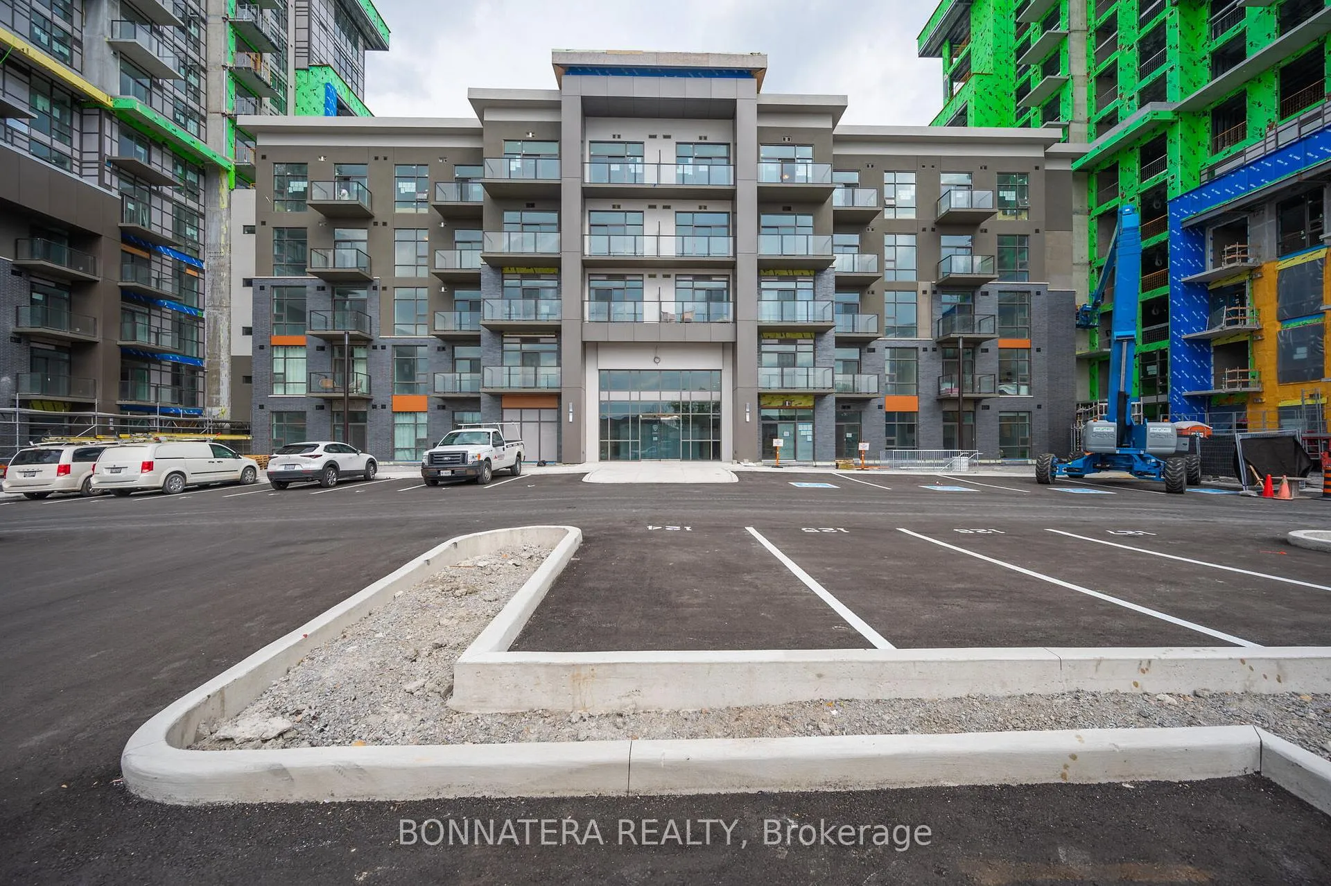 Photo 1 of Unit 223, 450 Dundas Street E, Hamilton, Waterdown — HOMEH