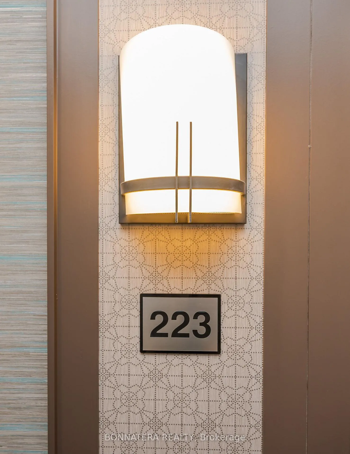 Photo 3 of Unit 223, 450 Dundas Street E, Hamilton, Waterdown — HOMEH