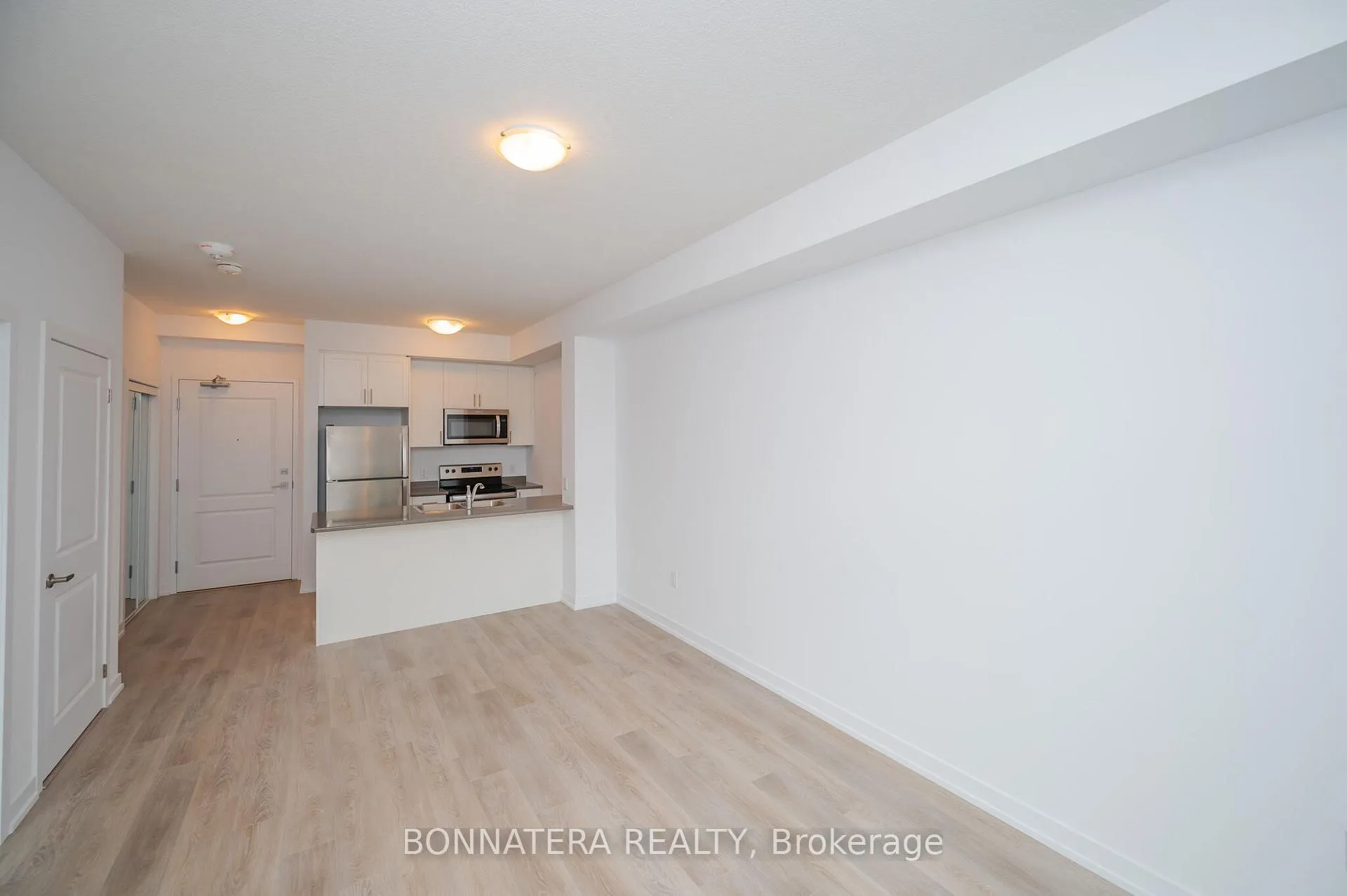 Photo 8 of Unit 223, 450 Dundas Street E, Hamilton, Waterdown — HOMEH