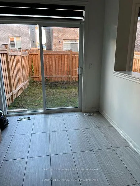 Photo 11 of 12 Foliage Drive, Brampton, Northwest Brampton — HOMEH