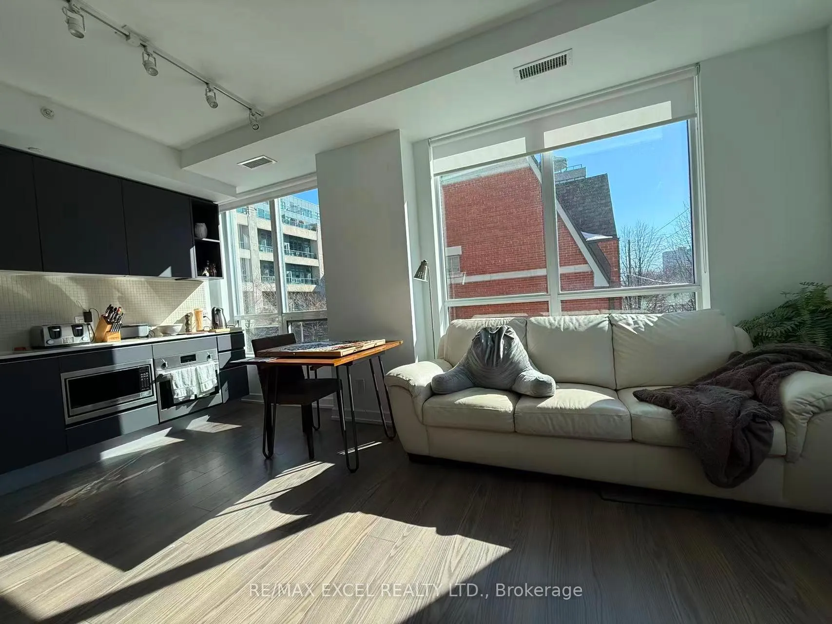 Photo 2 of Unit 206, 377 Madison Avenue, Toronto, Casa Loma — HOMEH