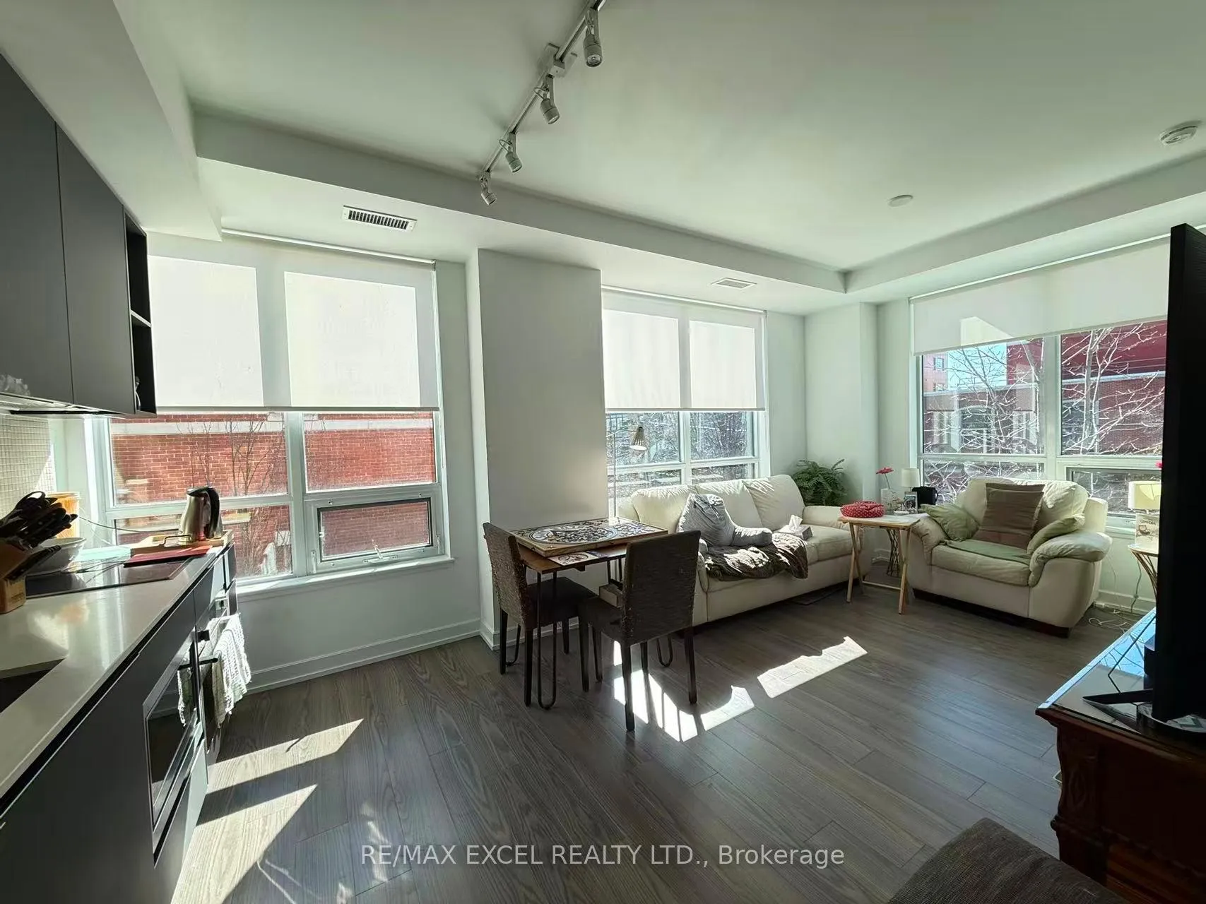 Photo 3 of Unit 206, 377 Madison Avenue, Toronto, Casa Loma — HOMEH