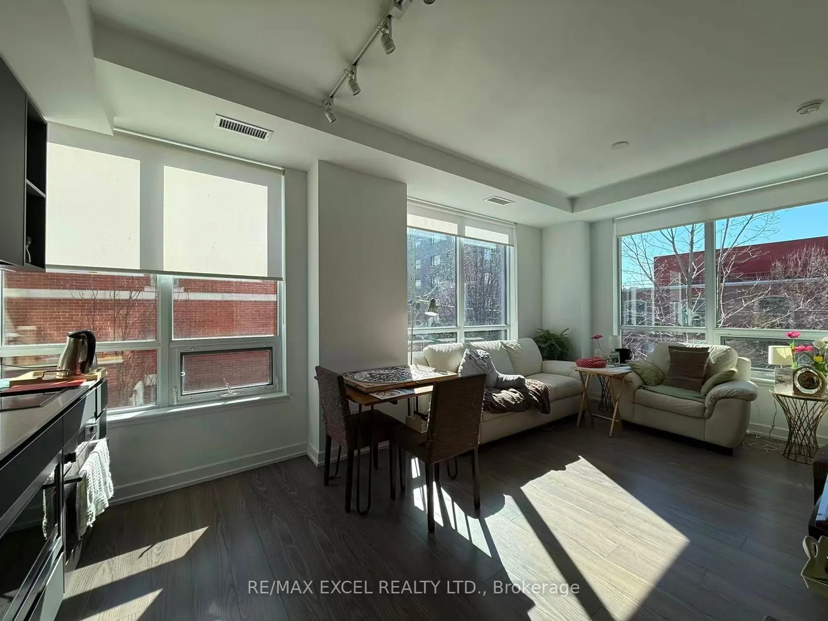 Photo 5 of Unit 206, 377 Madison Avenue, Toronto, Casa Loma — HOMEH