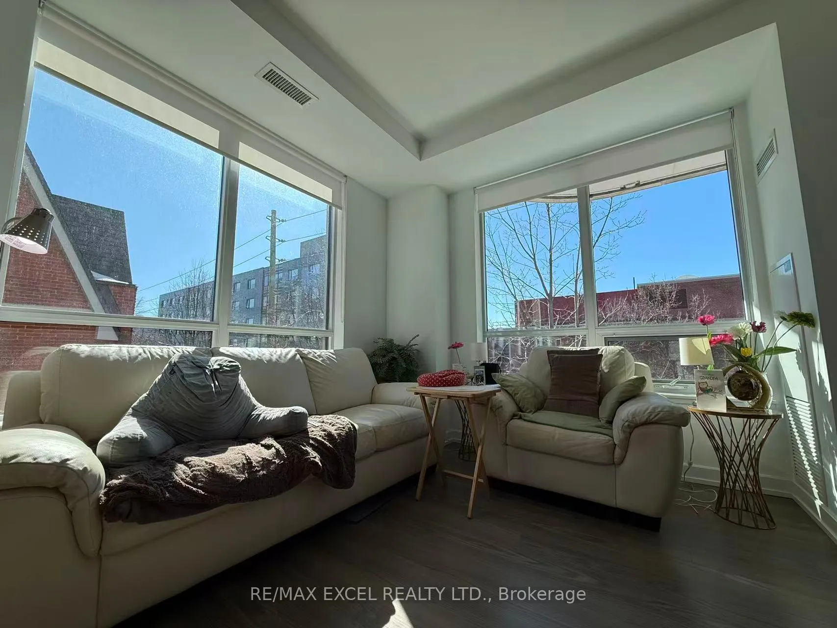 Photo 6 of Unit 206, 377 Madison Avenue, Toronto, Casa Loma — HOMEH