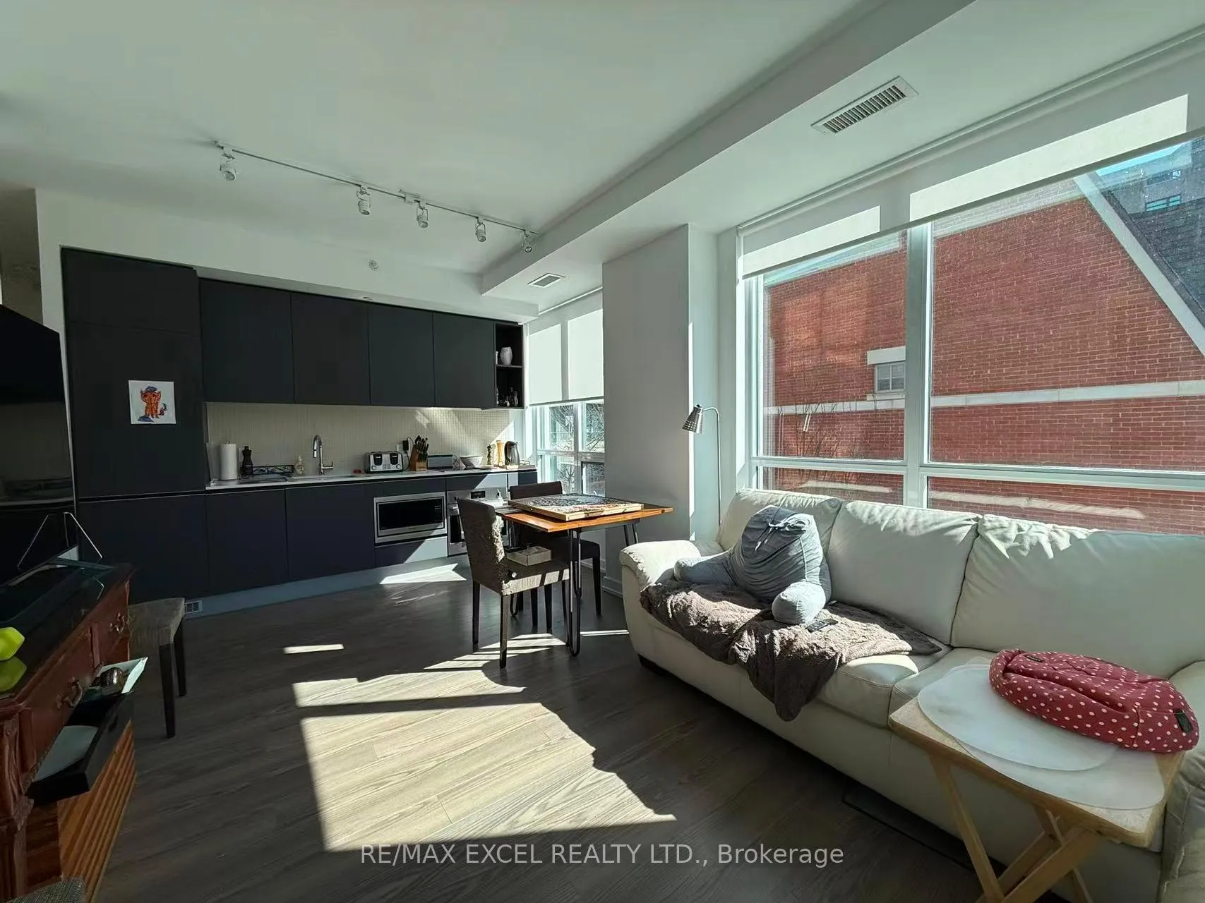 Photo 7 of Unit 206, 377 Madison Avenue, Toronto, Casa Loma — HOMEH