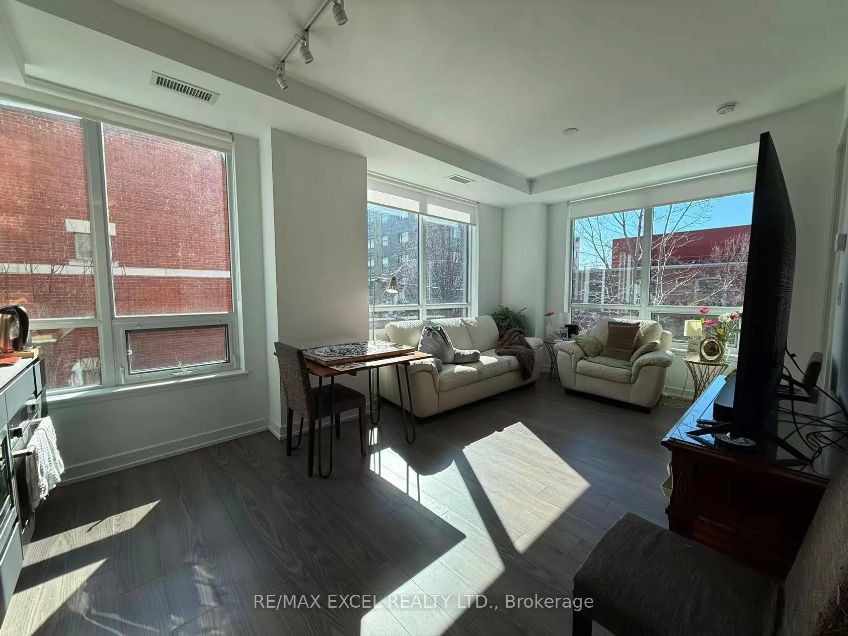 Photo 11 of Unit 206, 377 Madison Avenue, Toronto, Casa Loma — HOMEH