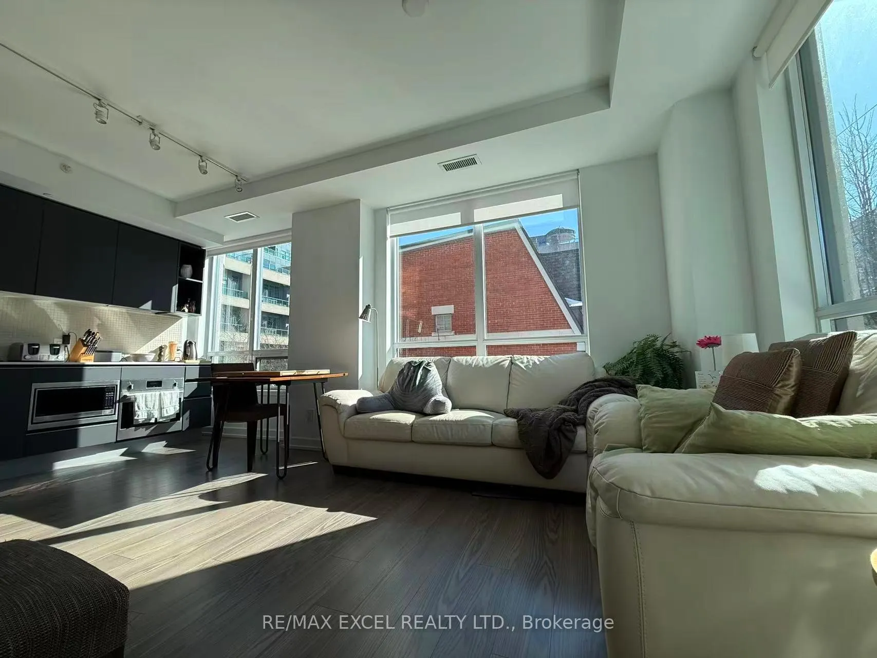 Photo 12 of Unit 206, 377 Madison Avenue, Toronto, Casa Loma — HOMEH