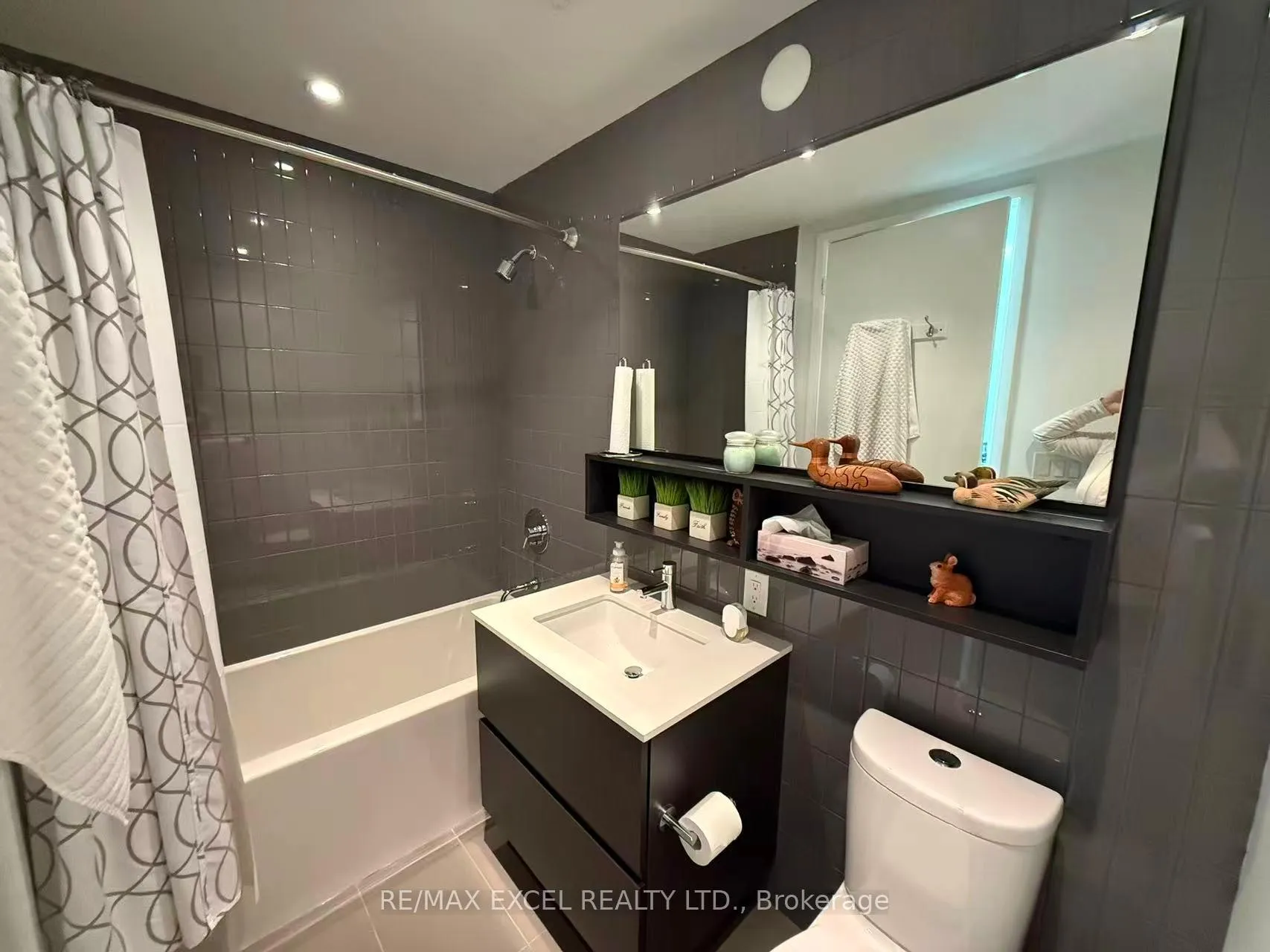 Photo 17 of Unit 206, 377 Madison Avenue, Toronto, Casa Loma — HOMEH