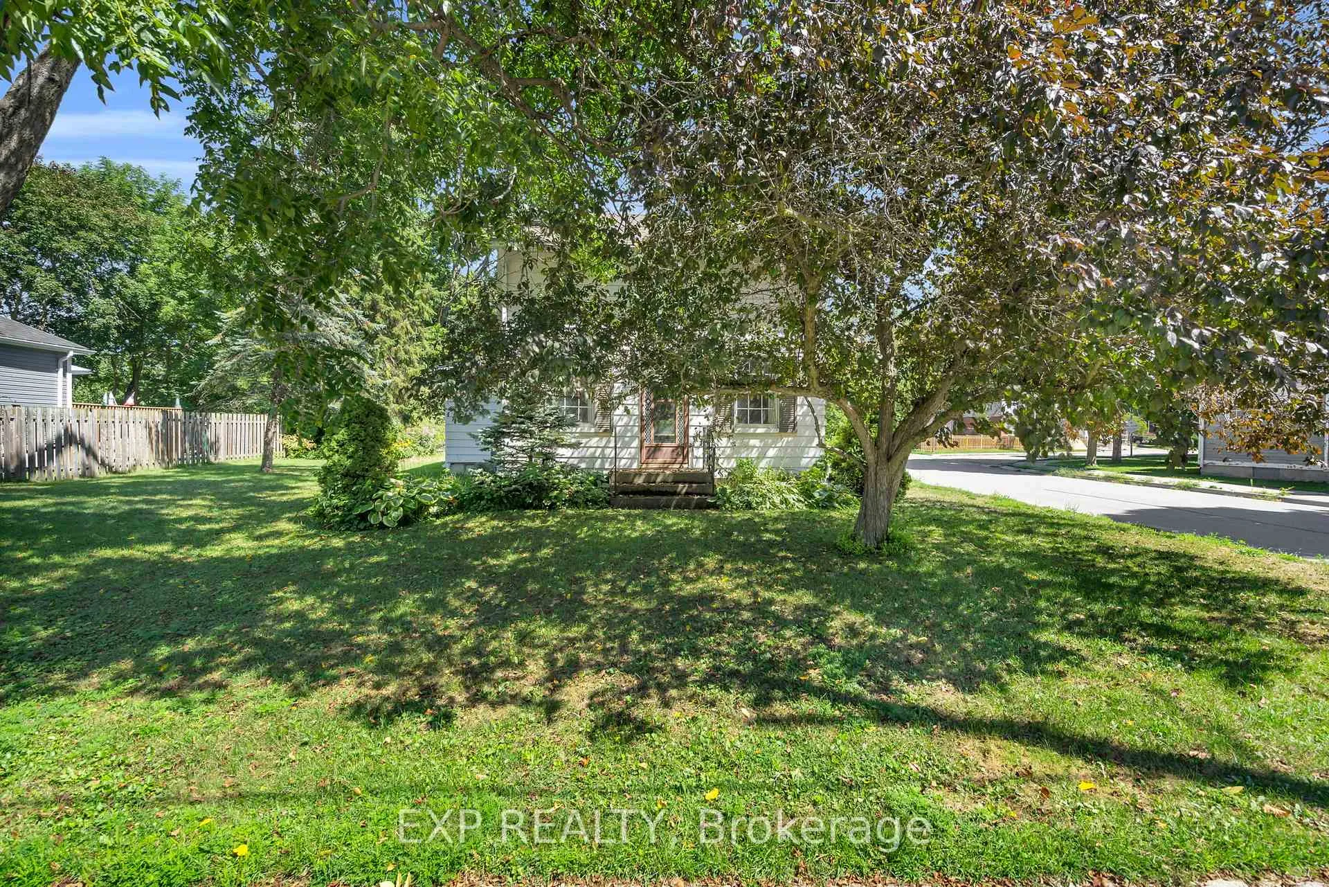 Photo 5 of 39 River Street, Georgina, Sutton & Jackson's Point — HOMEH