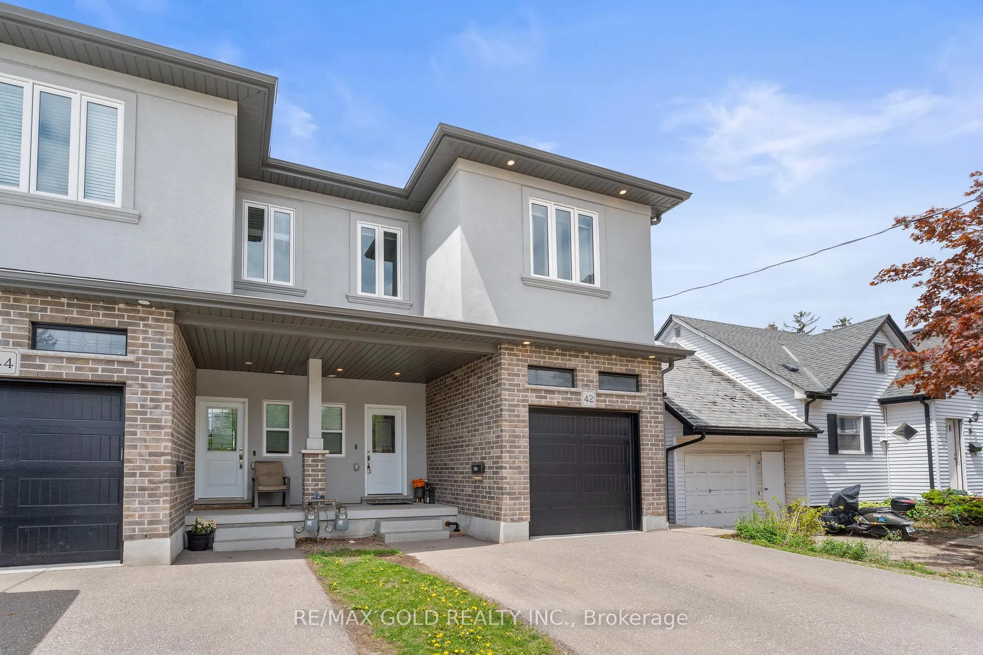 Photo 2 of 42 Fifth Avenue, Kitchener — HOMEH