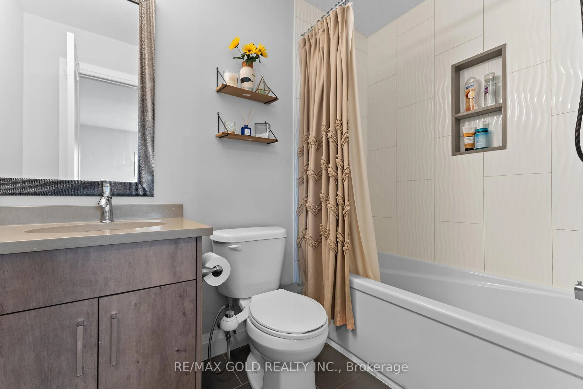 Photo 25 of 42 Fifth Avenue, Kitchener — HOMEH