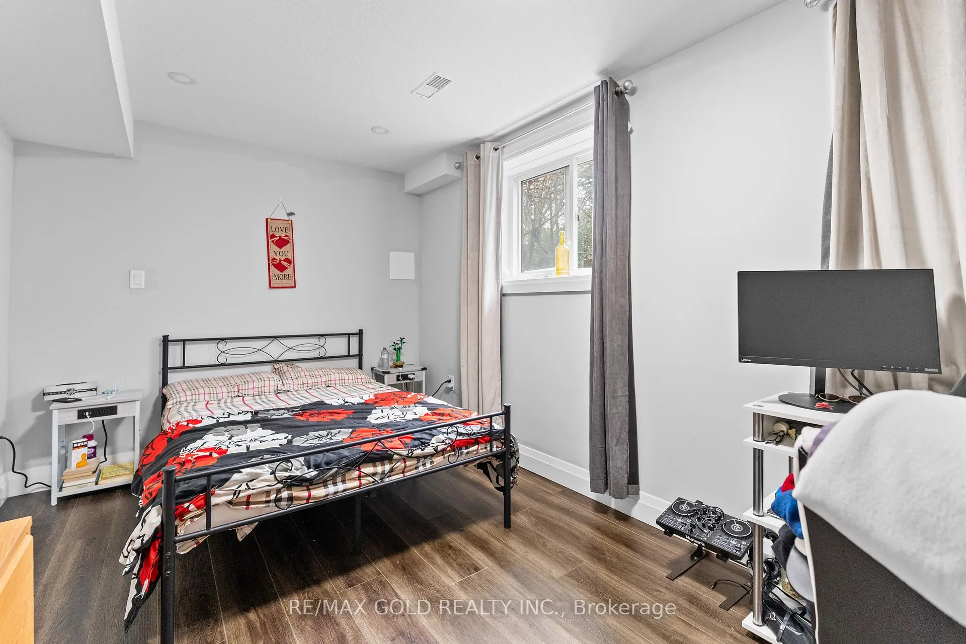 Photo 38 of 42 Fifth Avenue, Kitchener — HOMEH