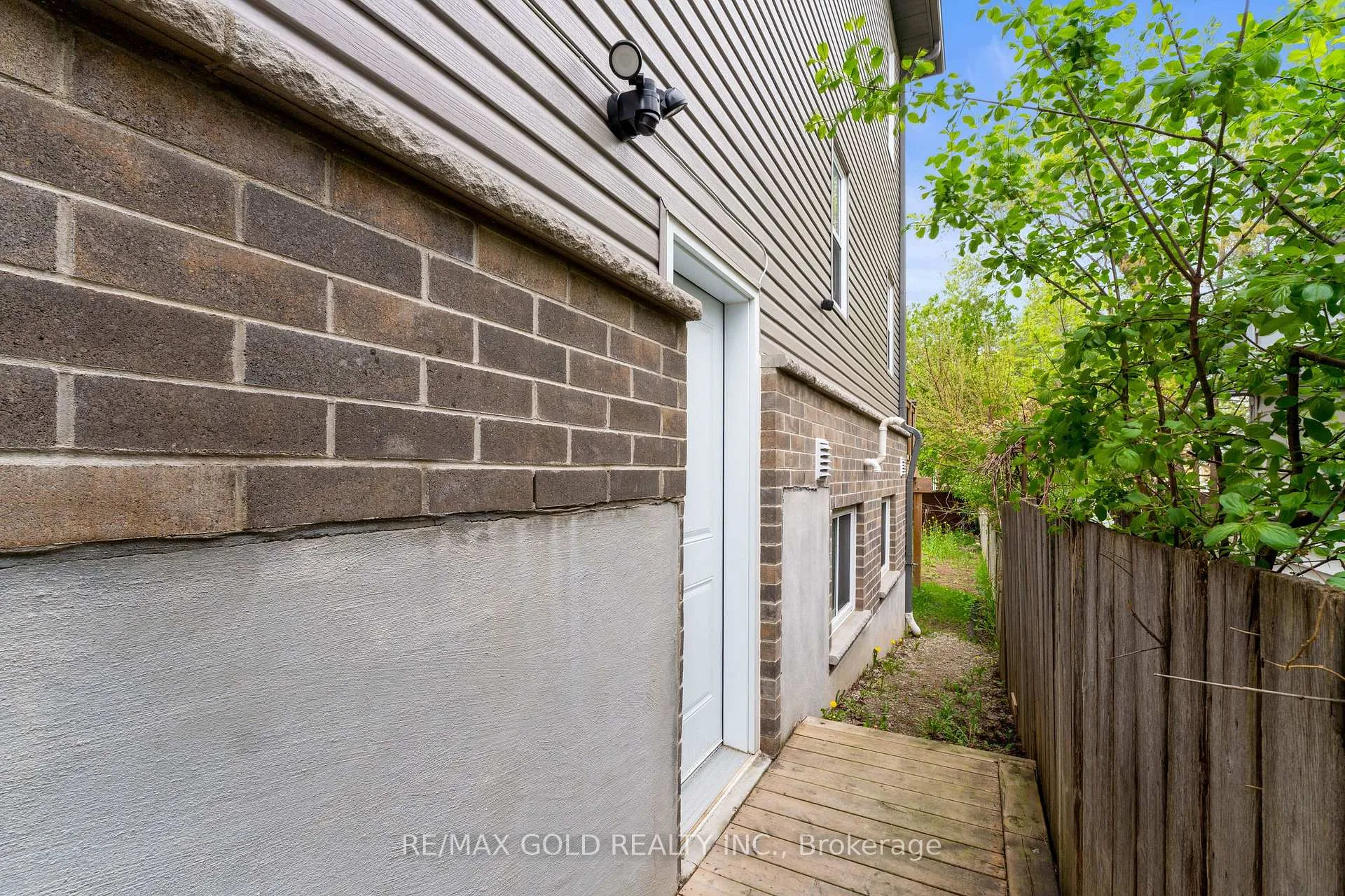 Photo 43 of 42 Fifth Avenue, Kitchener — HOMEH