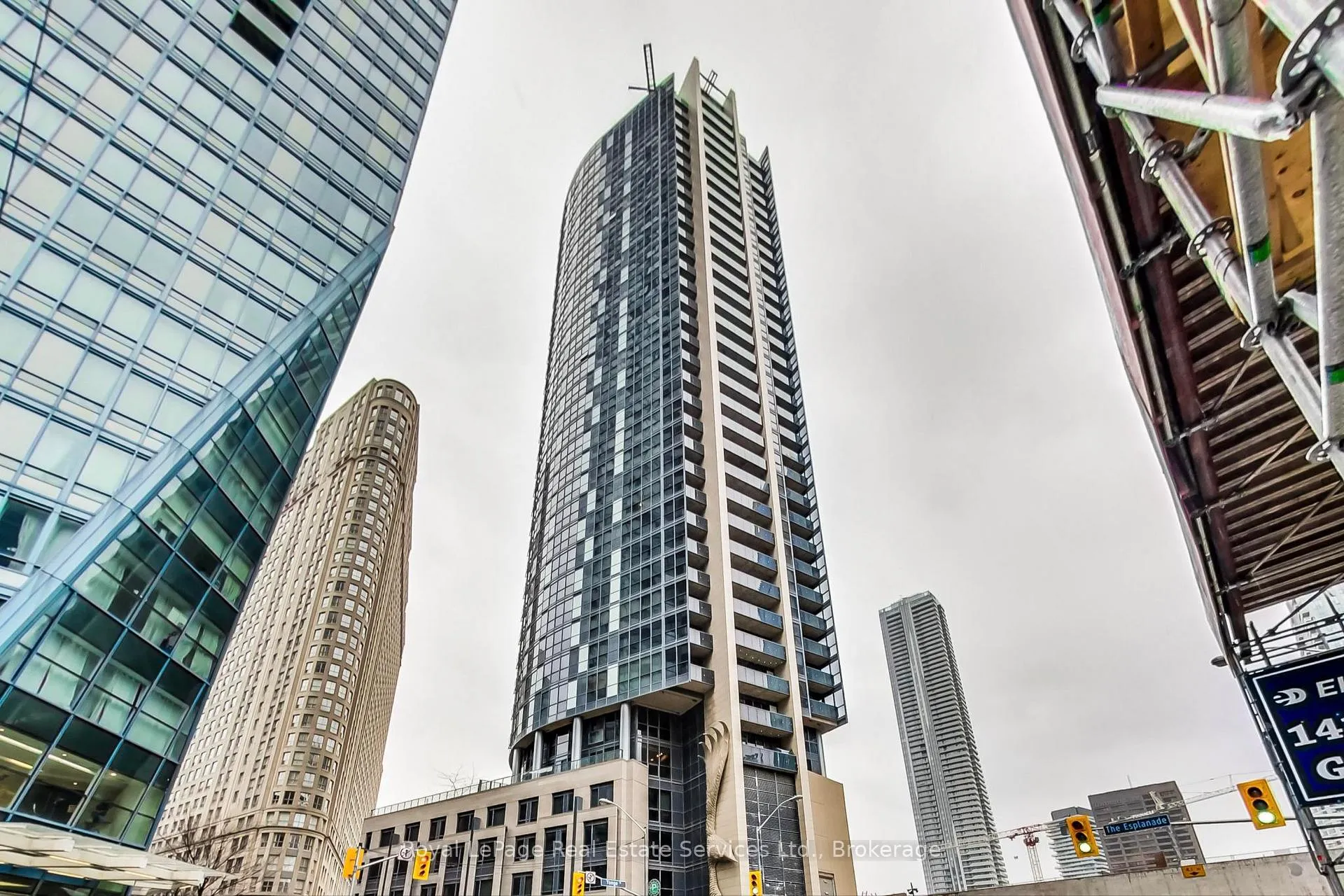 Photo 2 of Unit 2405, 1 The Esplanade, Toronto, Waterfront Communities — HOMEH