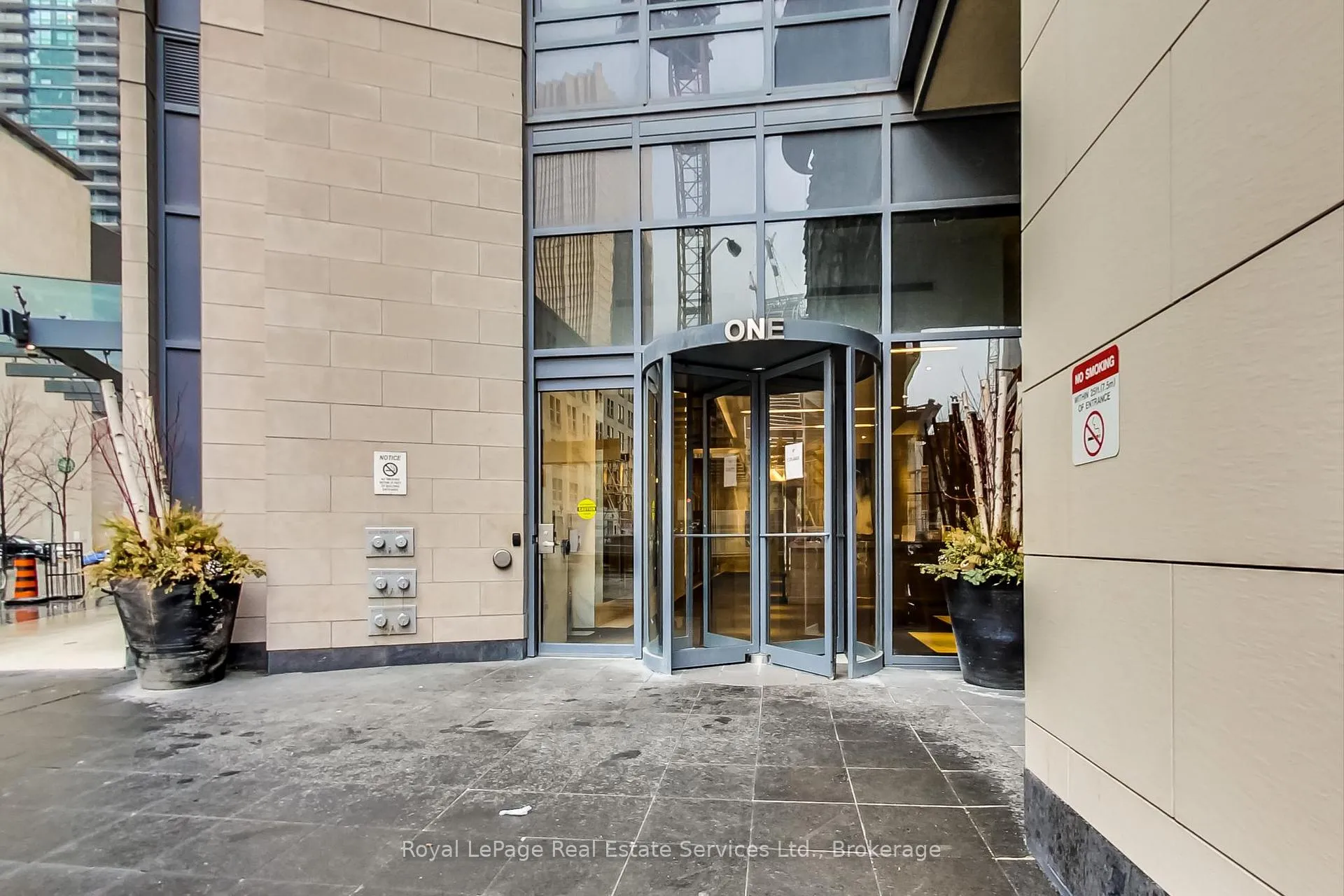 Photo 3 of Unit 2405, 1 The Esplanade, Toronto, Waterfront Communities — HOMEH
