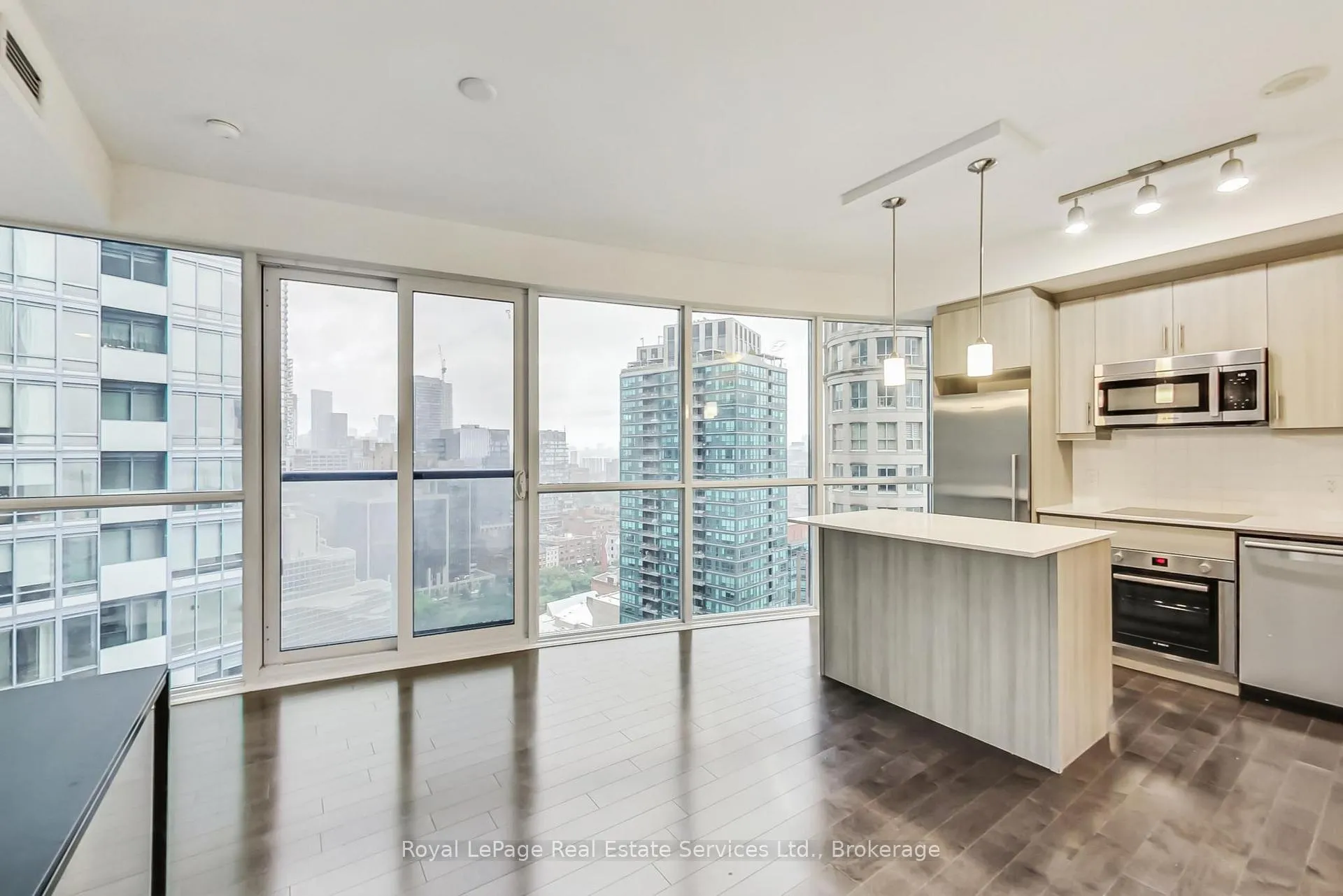 Photo 4 of Unit 2405, 1 The Esplanade, Toronto, Waterfront Communities — HOMEH
