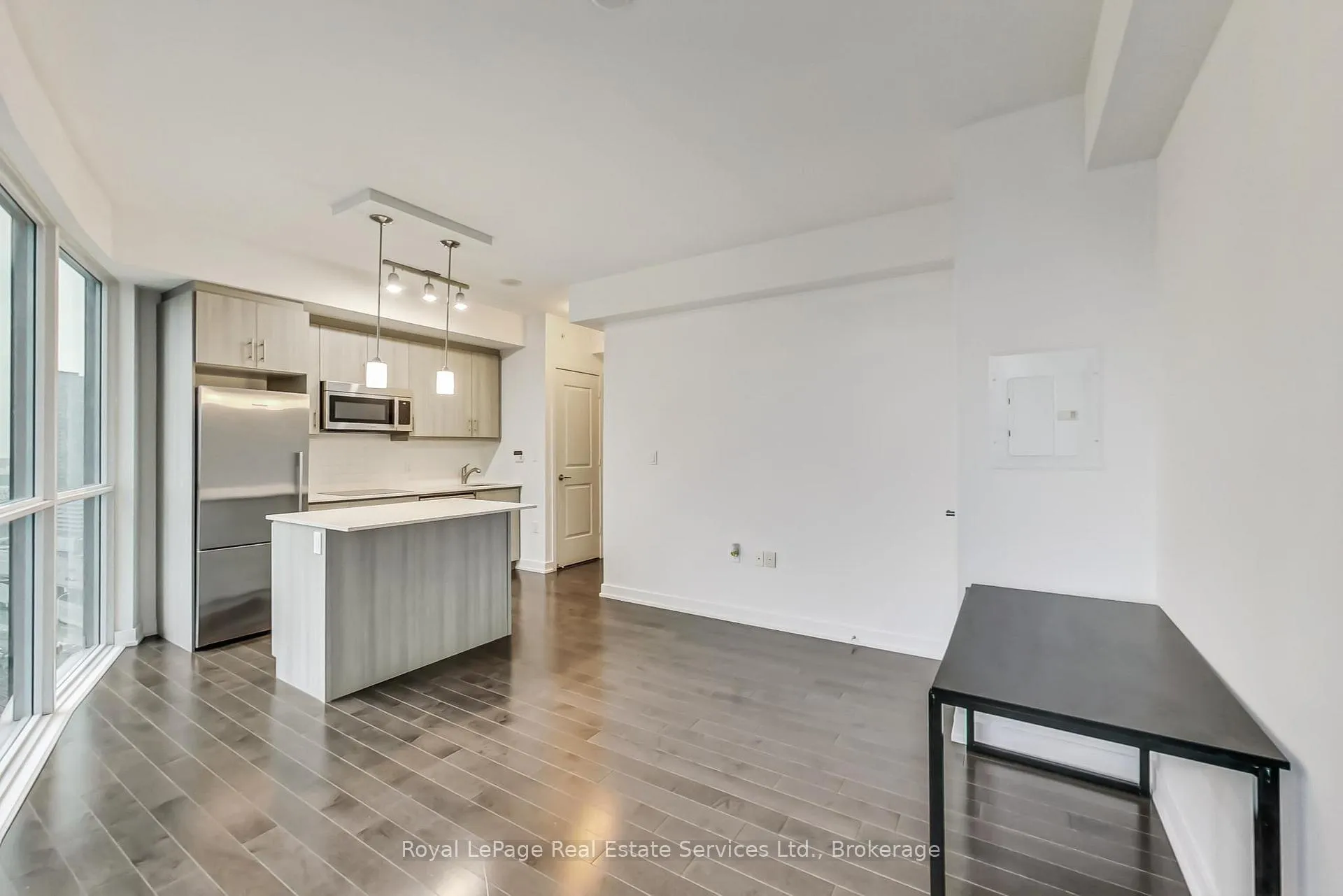 Photo 6 of Unit 2405, 1 The Esplanade, Toronto, Waterfront Communities — HOMEH