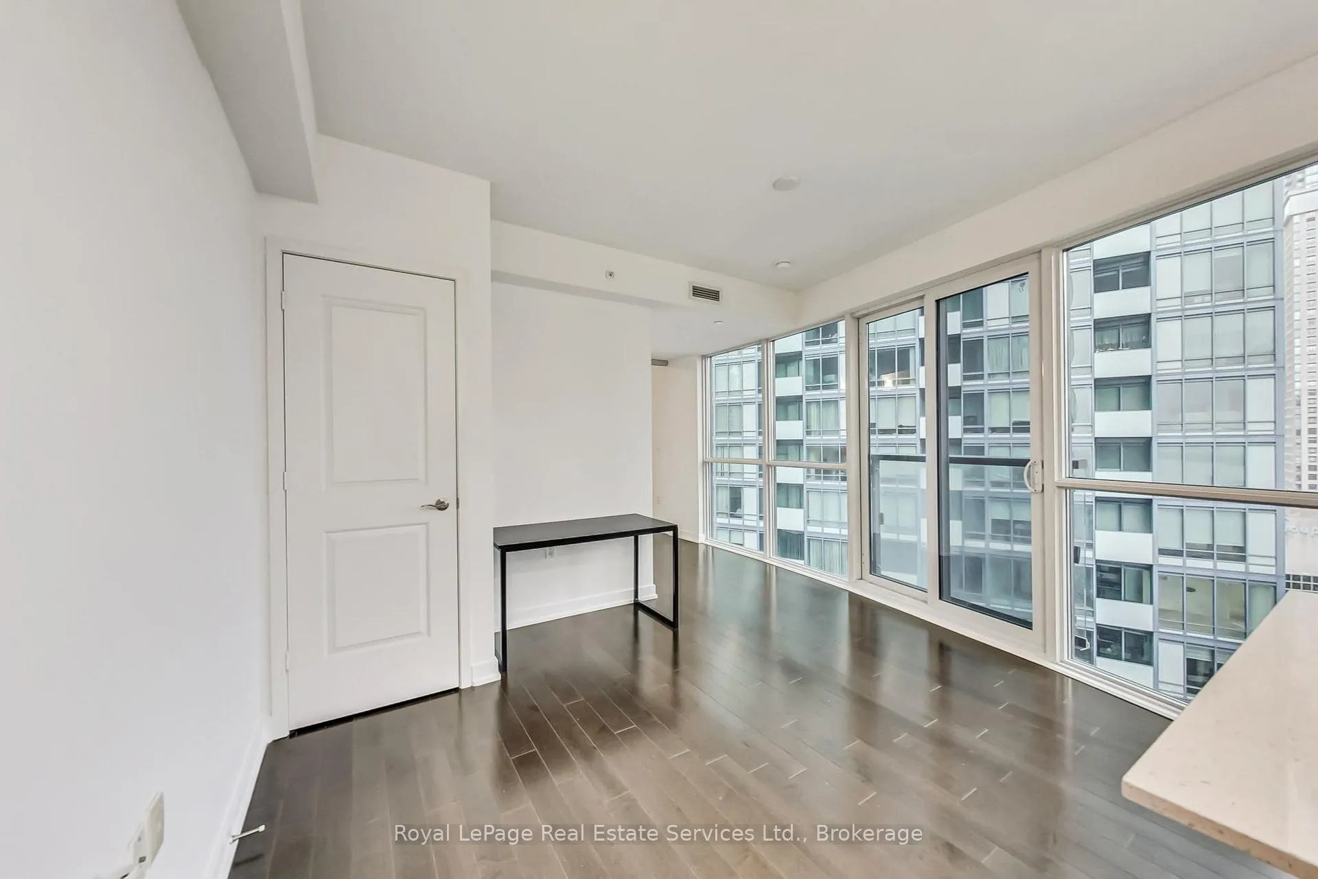 Photo 7 of Unit 2405, 1 The Esplanade, Toronto, Waterfront Communities — HOMEH