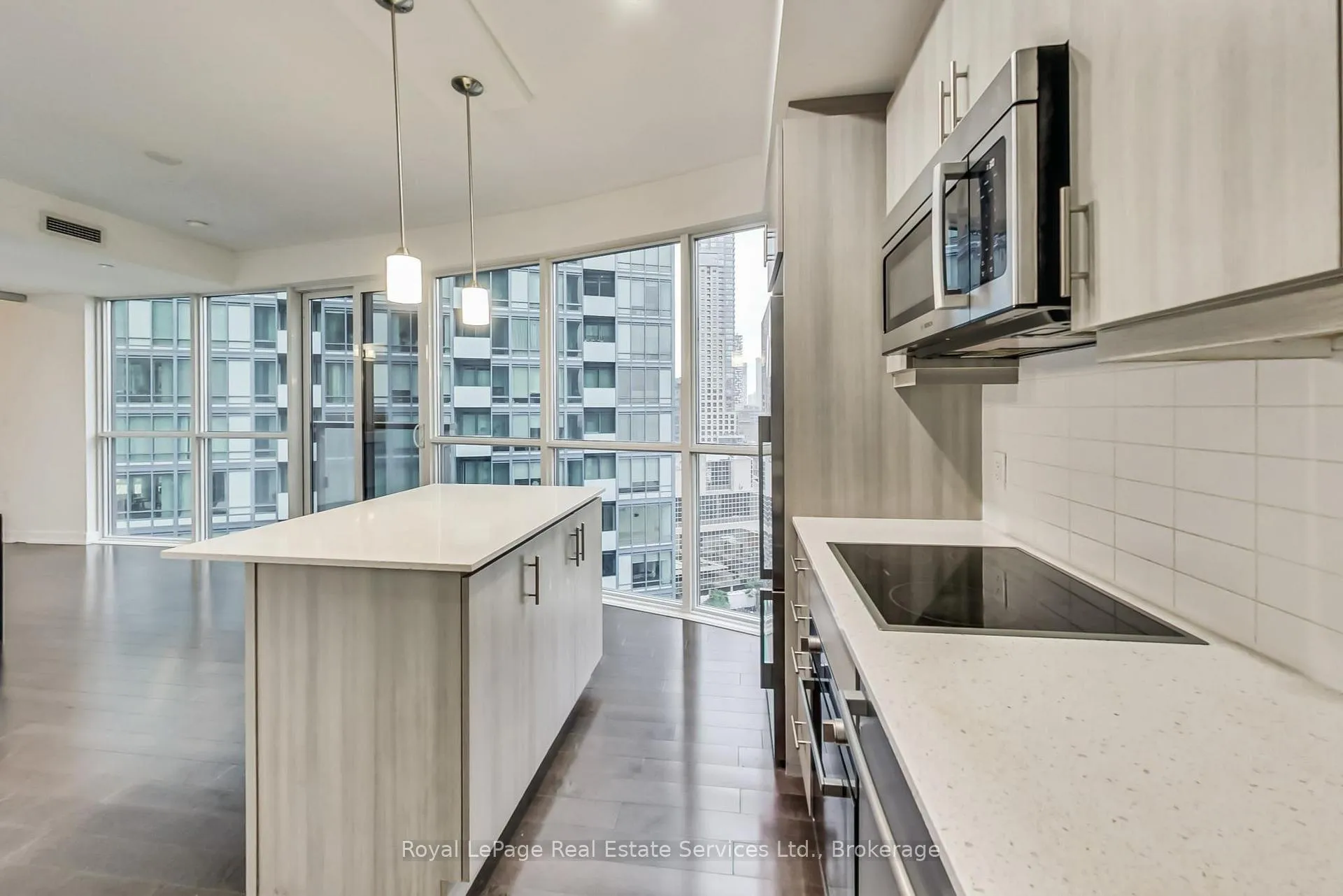 Photo 10 of Unit 2405, 1 The Esplanade, Toronto, Waterfront Communities — HOMEH