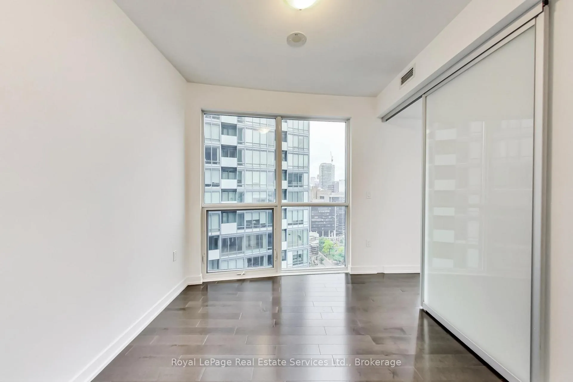 Photo 13 of Unit 2405, 1 The Esplanade, Toronto, Waterfront Communities — HOMEH