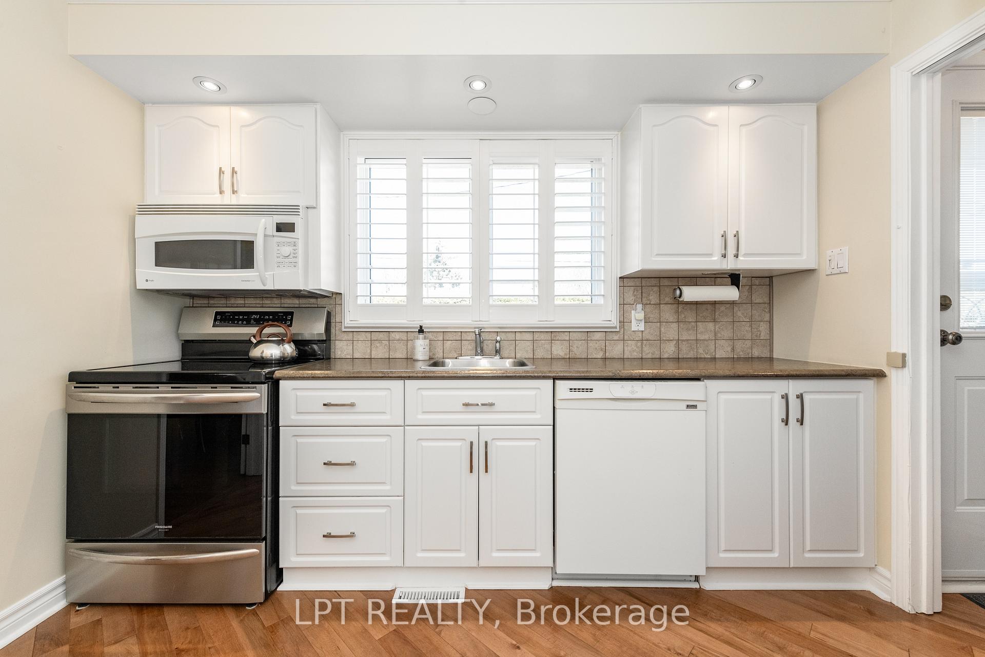 Photo 8 of 3307 Kodiak Street, Ottawa, South Keys — HOMEH