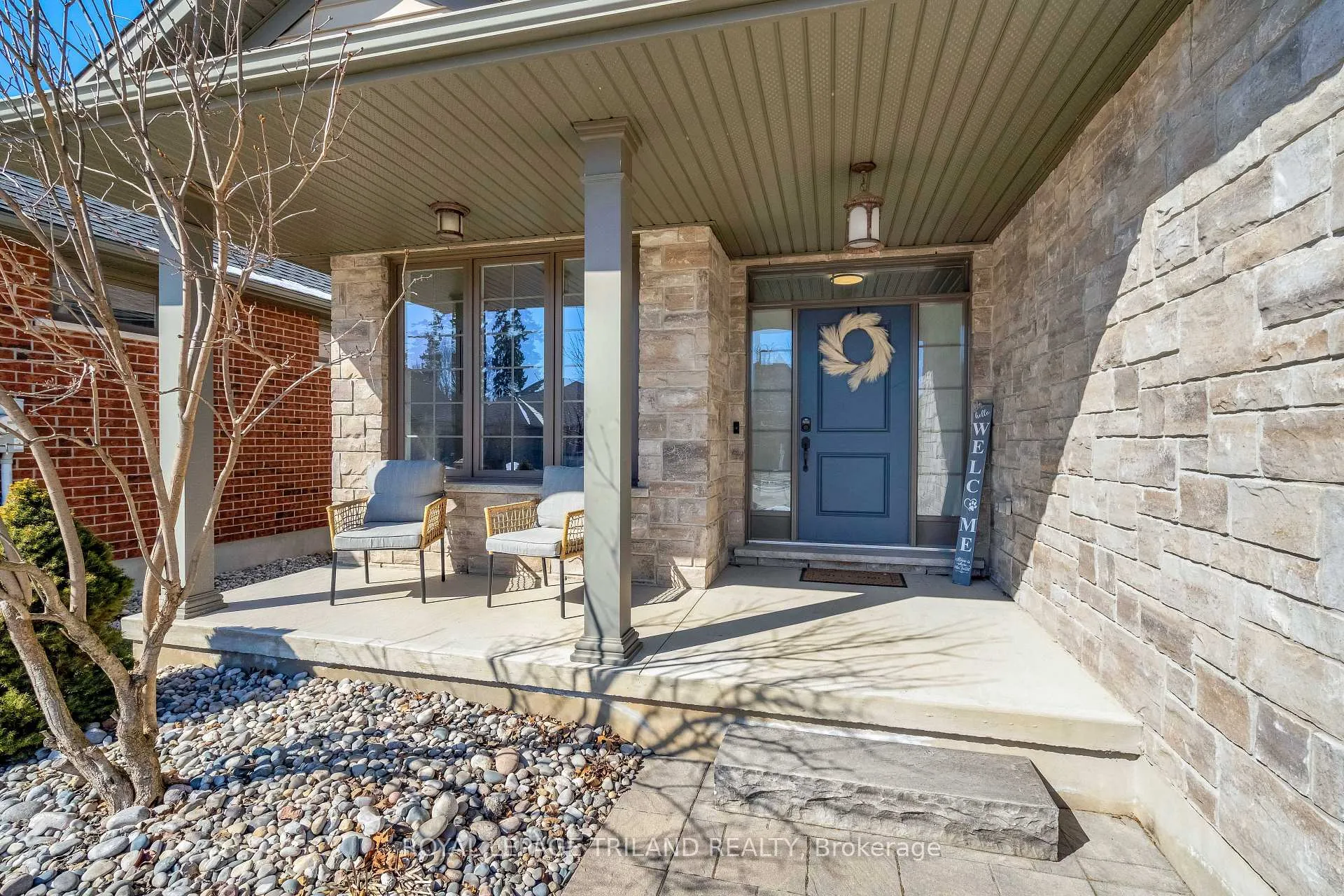 Photo 3 of 706 Bennett Crescent, Strathroy-Caradoc, Rural Strathroy-Caradoc — HOMEH