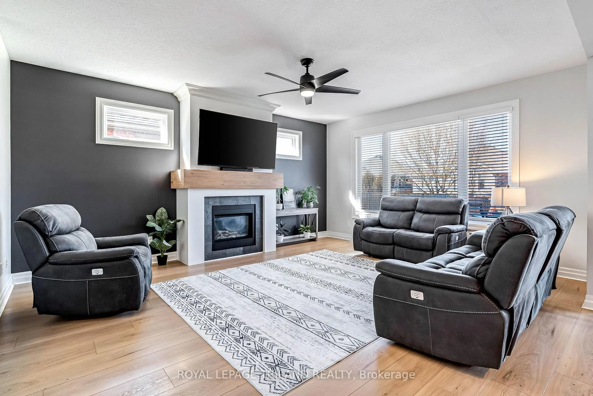 Photo 5 of 706 Bennett Crescent, Strathroy-Caradoc, Rural Strathroy-Caradoc — HOMEH