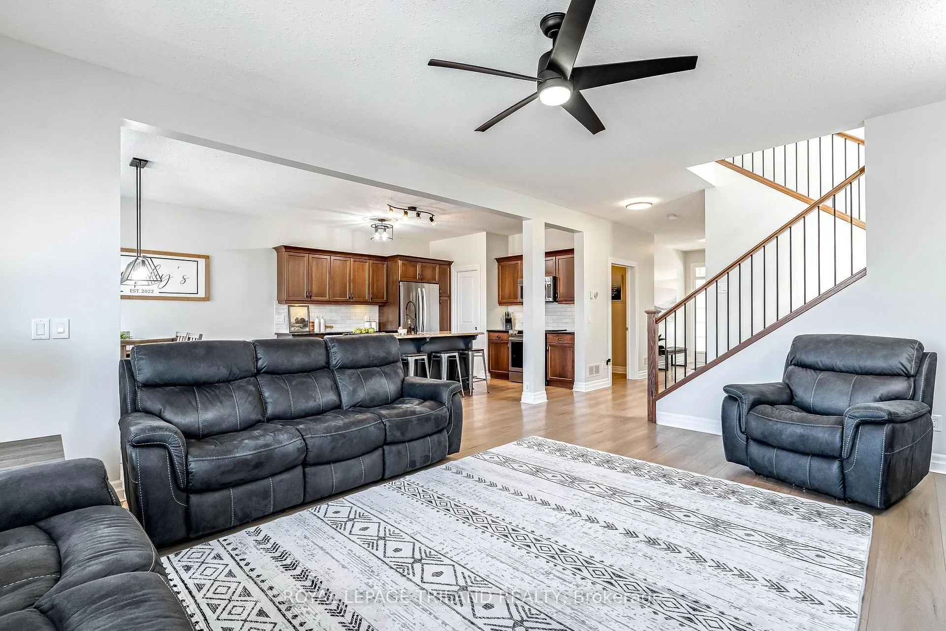 Photo 8 of 706 Bennett Crescent, Strathroy-Caradoc, Rural Strathroy-Caradoc — HOMEH