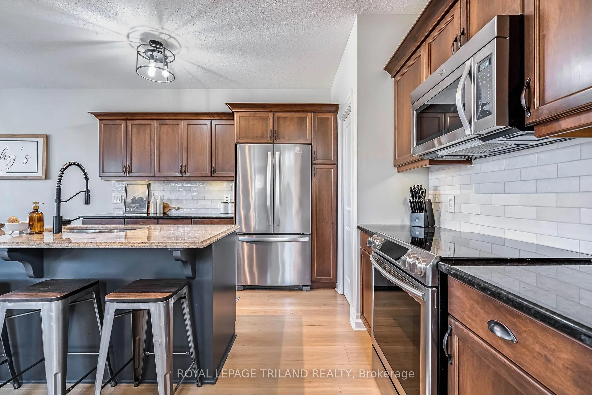 Photo 10 of 706 Bennett Crescent, Strathroy-Caradoc, Rural Strathroy-Caradoc — HOMEH