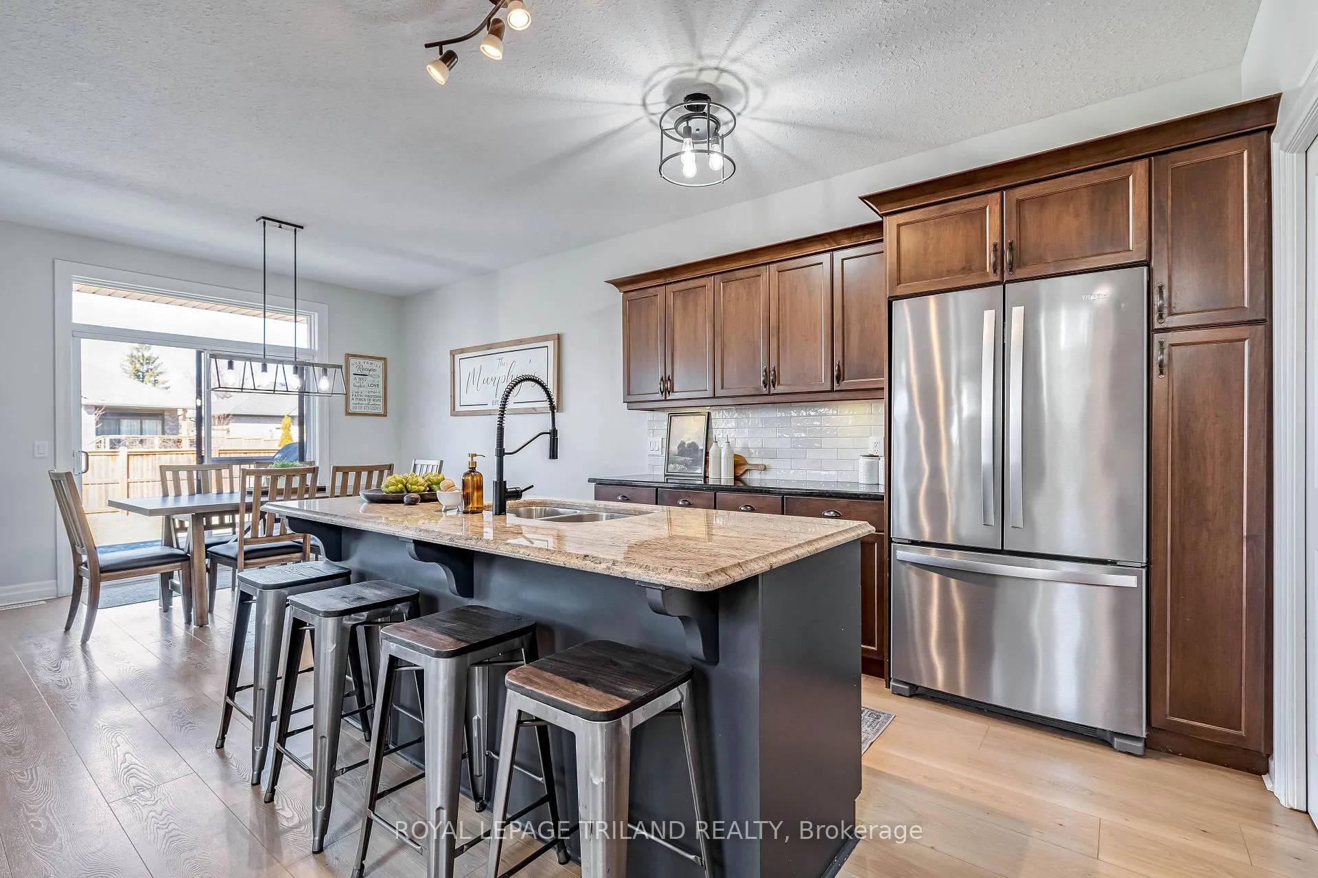 Photo 11 of 706 Bennett Crescent, Strathroy-Caradoc, Rural Strathroy-Caradoc — HOMEH