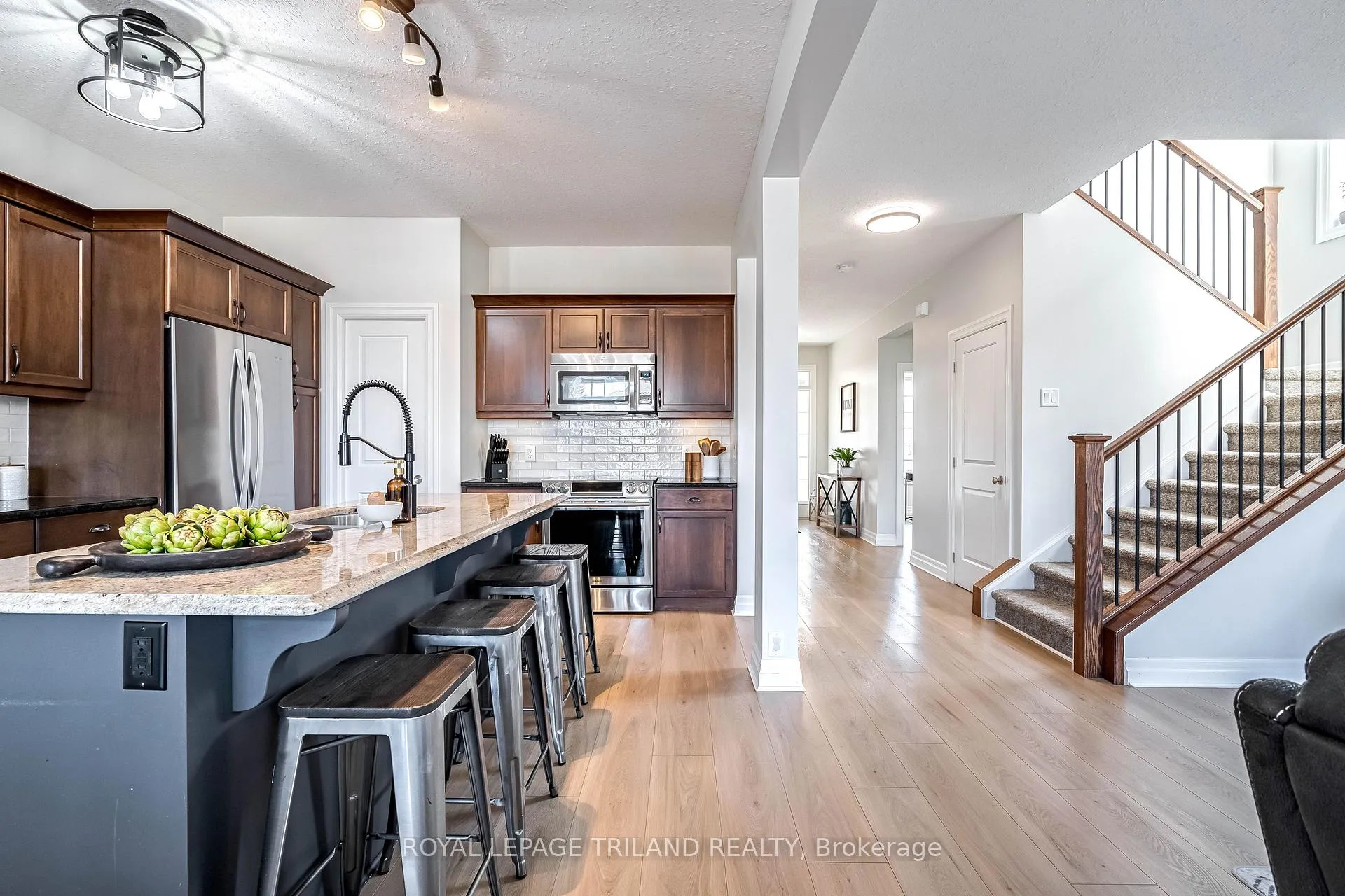 Photo 13 of 706 Bennett Crescent, Strathroy-Caradoc, Rural Strathroy-Caradoc — HOMEH