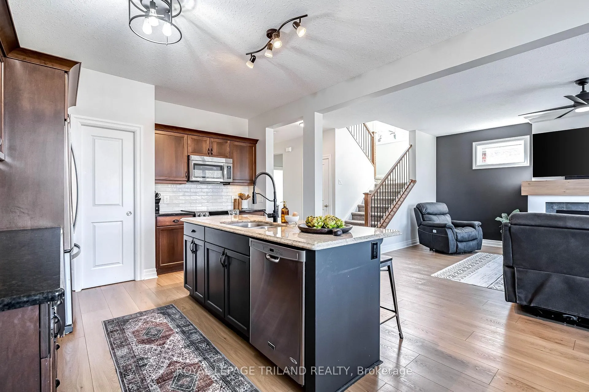 Photo 15 of 706 Bennett Crescent, Strathroy-Caradoc, Rural Strathroy-Caradoc — HOMEH
