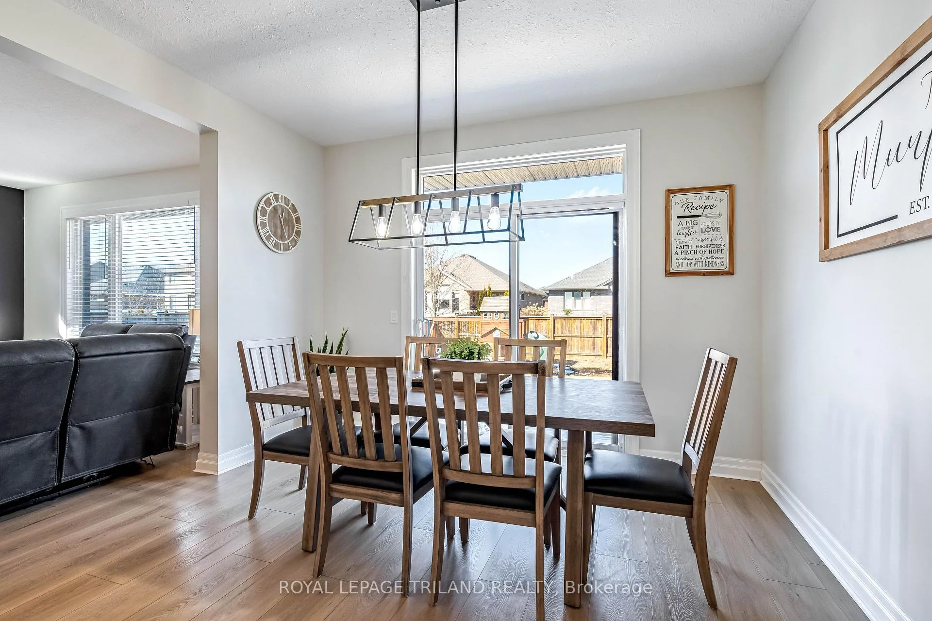 Photo 18 of 706 Bennett Crescent, Strathroy-Caradoc, Rural Strathroy-Caradoc — HOMEH