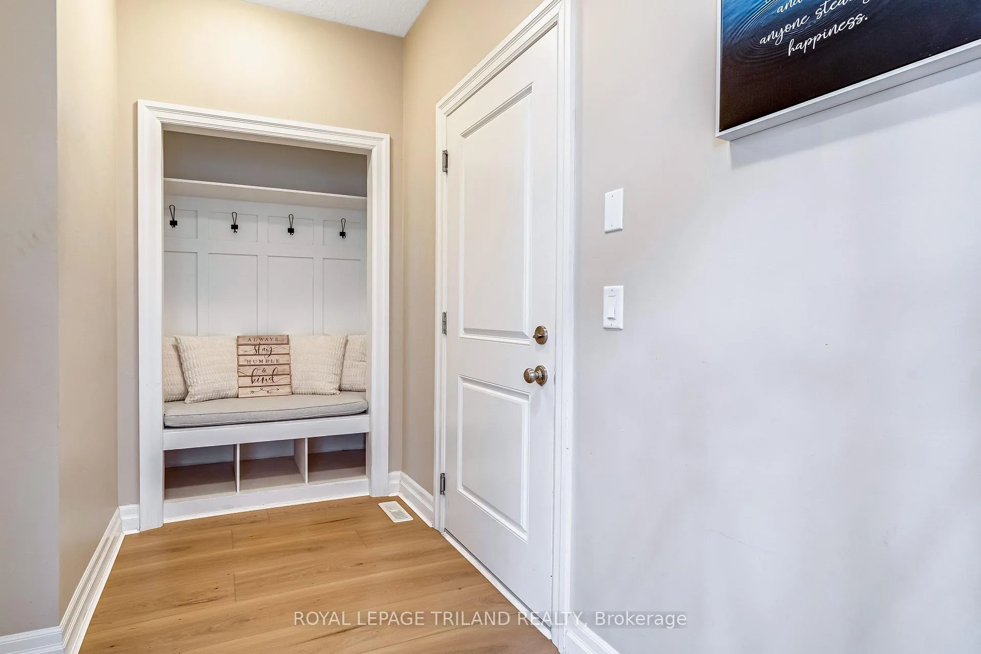 Photo 21 of 706 Bennett Crescent, Strathroy-Caradoc, Rural Strathroy-Caradoc — HOMEH