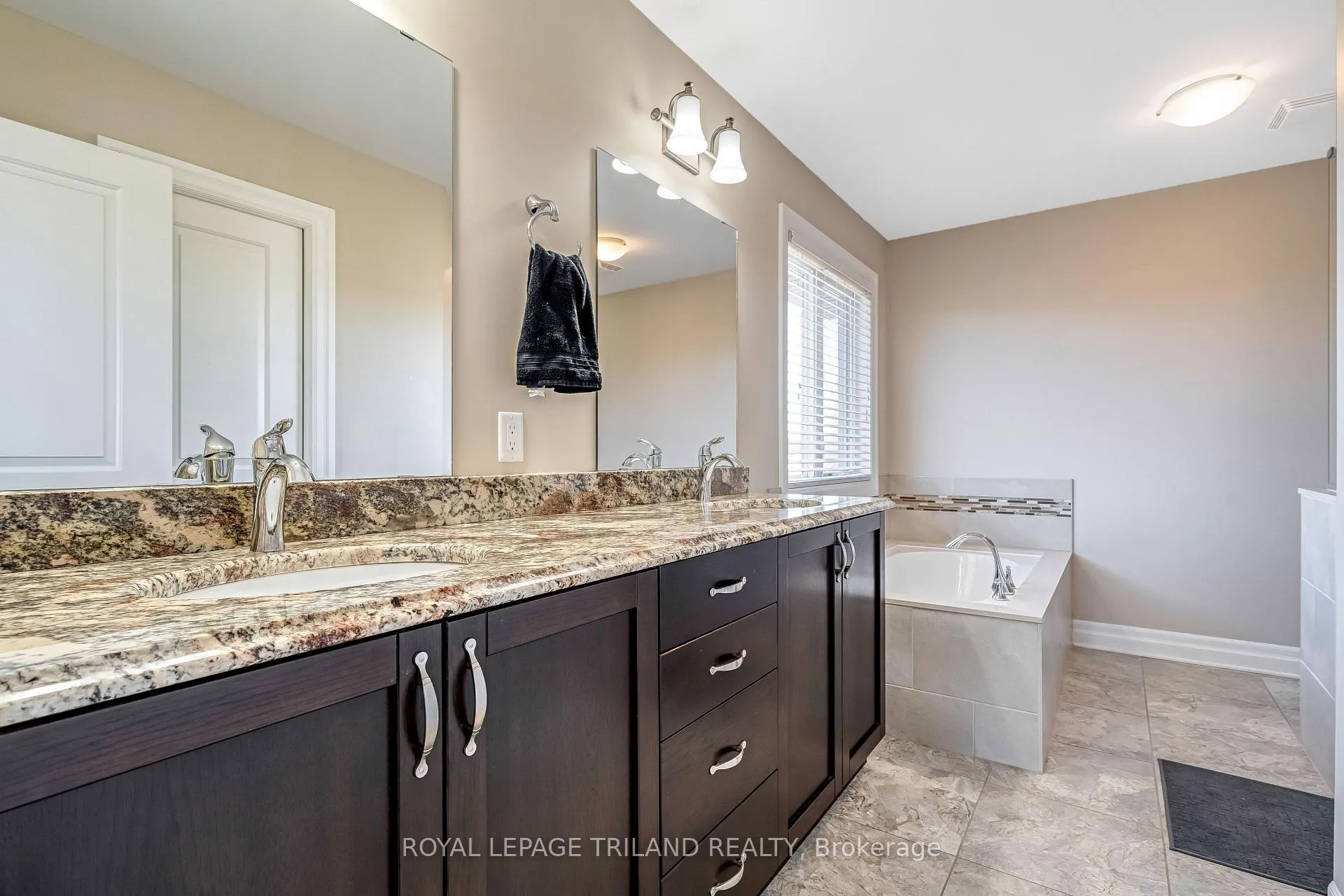 Photo 25 of 706 Bennett Crescent, Strathroy-Caradoc, Rural Strathroy-Caradoc — HOMEH