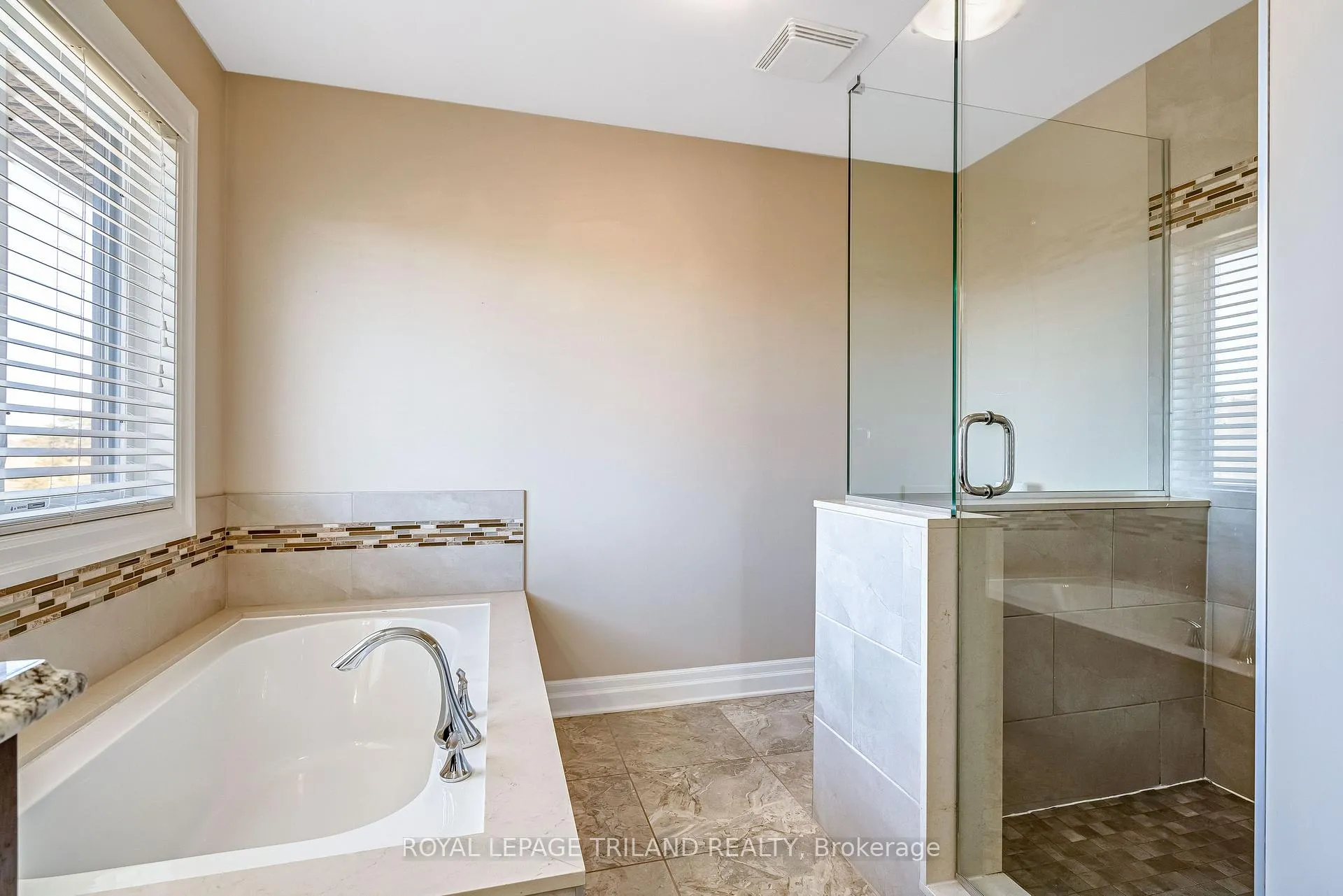 Photo 26 of 706 Bennett Crescent, Strathroy-Caradoc, Rural Strathroy-Caradoc — HOMEH