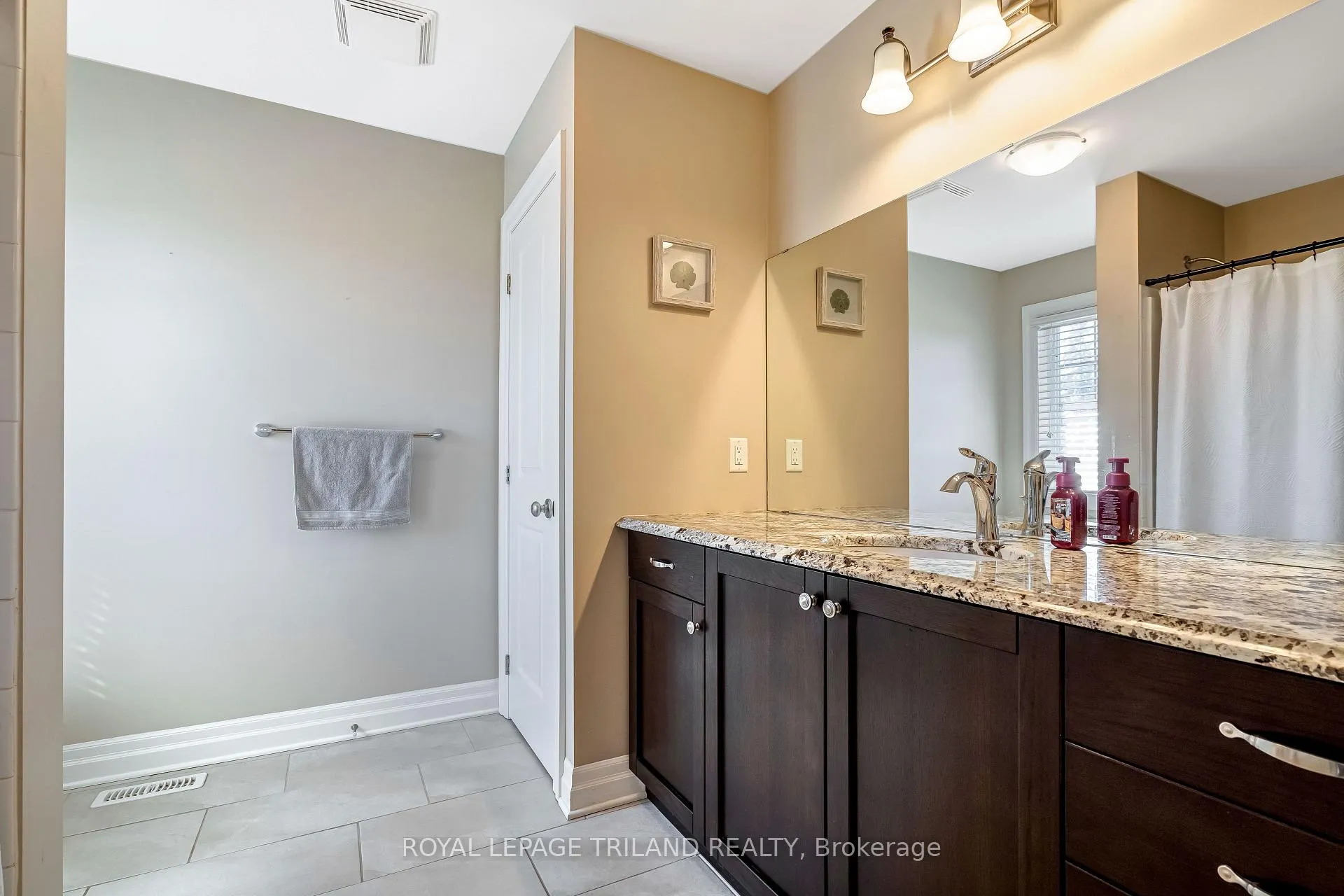 Photo 31 of 706 Bennett Crescent, Strathroy-Caradoc, Rural Strathroy-Caradoc — HOMEH