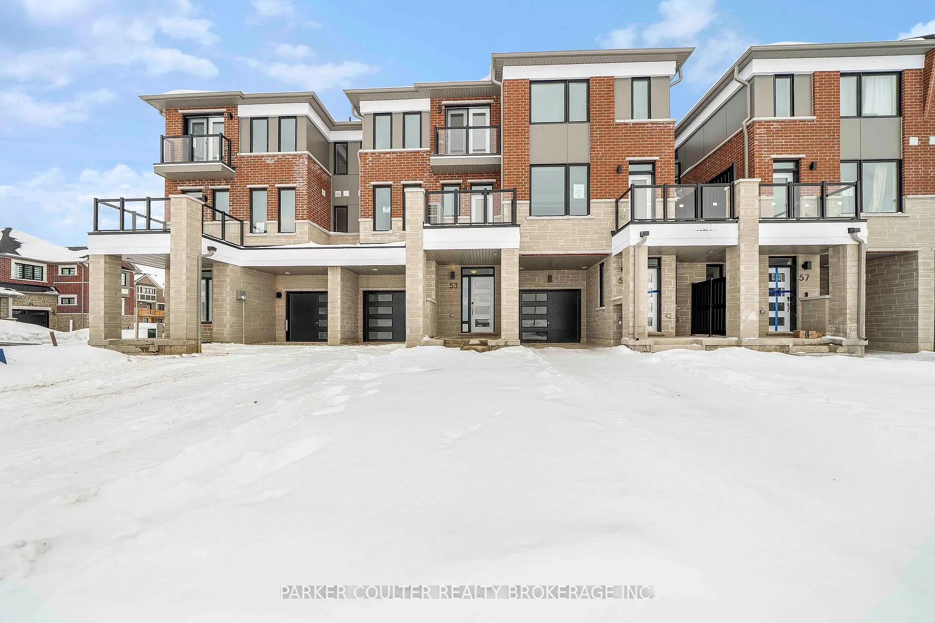 Photo 2 of 53 Vinewood Crescent, Barrie, Rural Barrie Southeast — HOMEH