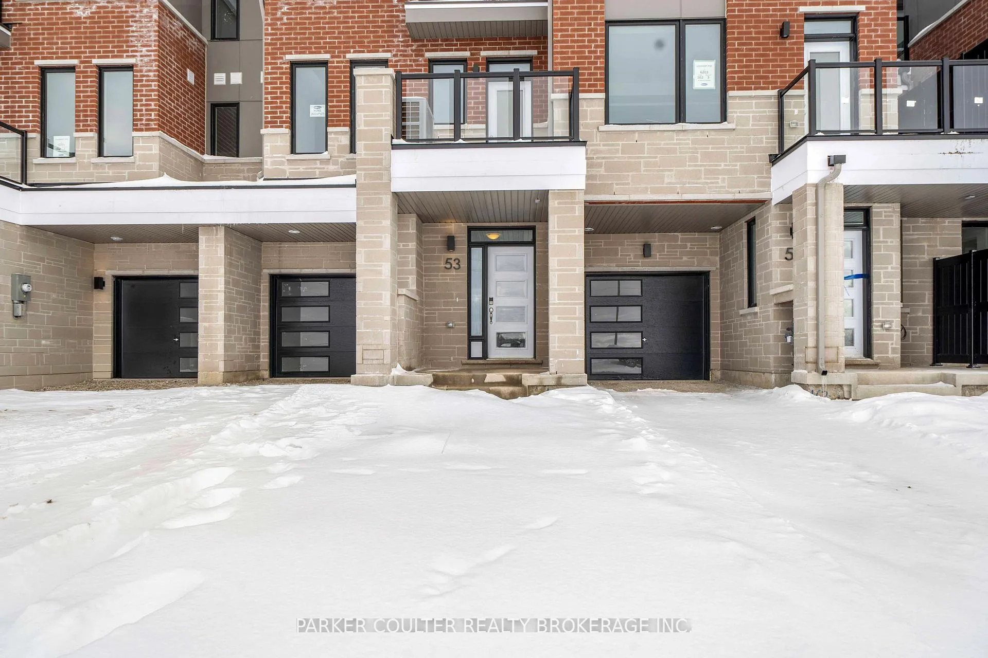 Photo 3 of 53 Vinewood Crescent, Barrie, Rural Barrie Southeast — HOMEH