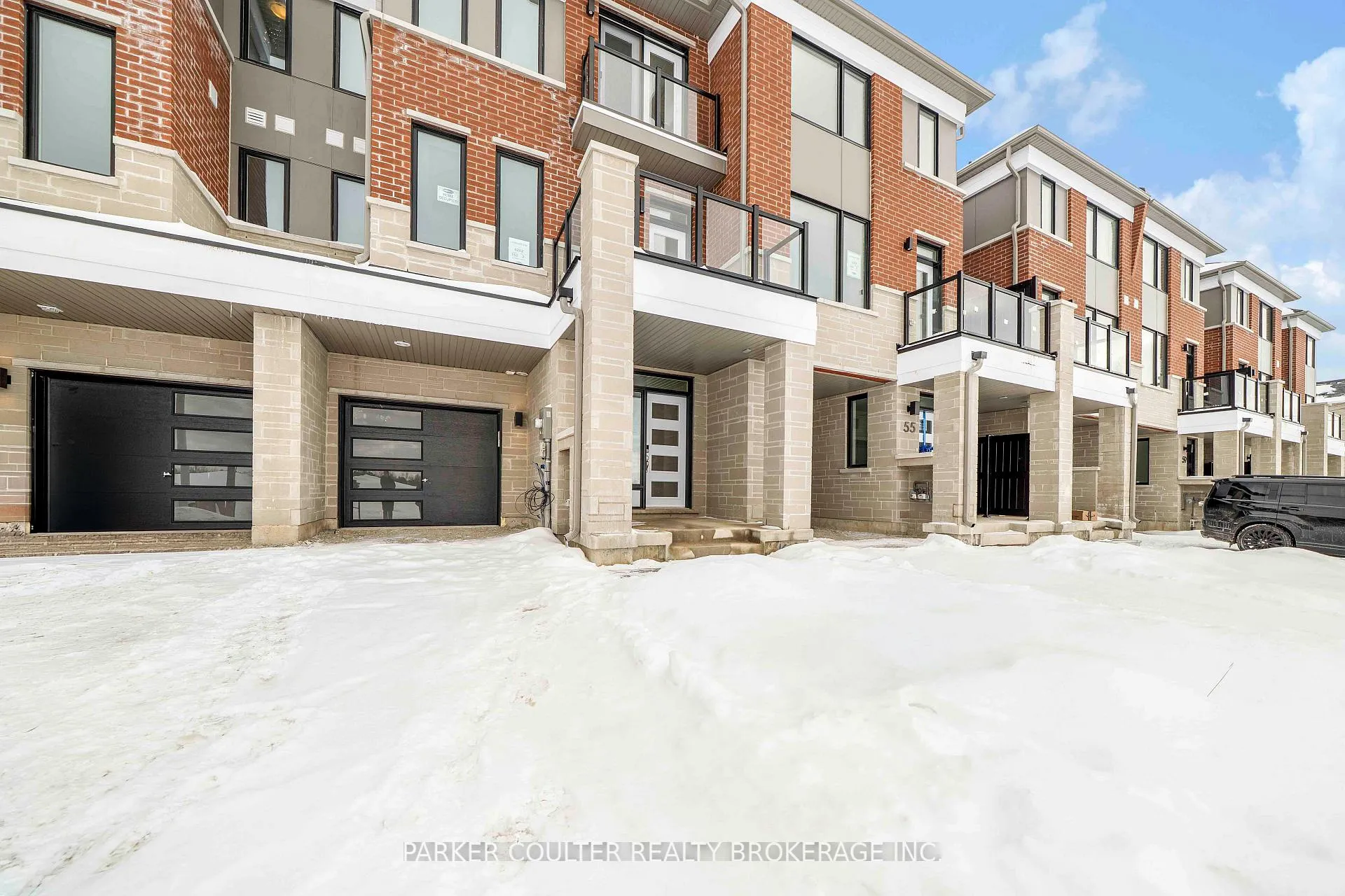 Photo 4 of 53 Vinewood Crescent, Barrie, Rural Barrie Southeast — HOMEH