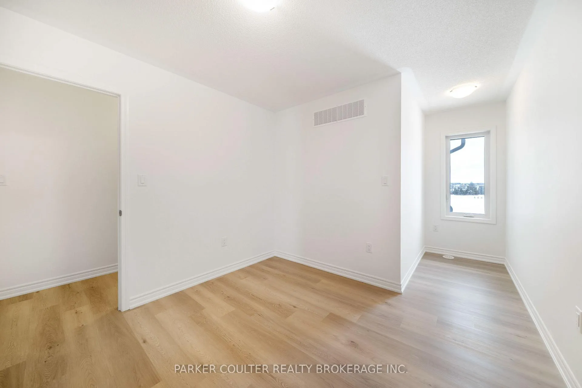 Photo 16 of 53 Vinewood Crescent, Barrie, Rural Barrie Southeast — HOMEH