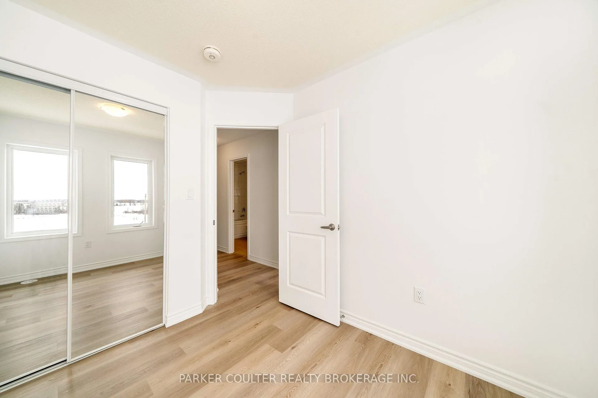 Photo 23 of 53 Vinewood Crescent, Barrie, Rural Barrie Southeast — HOMEH