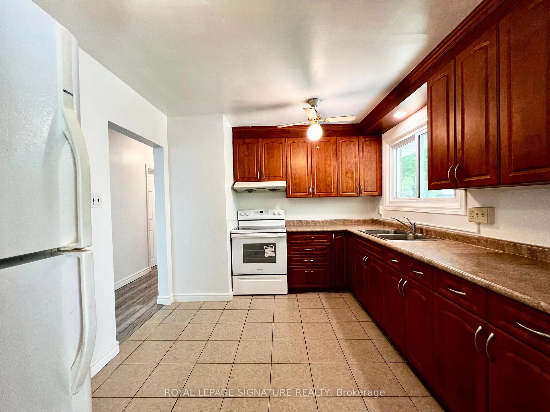 Photo 5 of 194 Cedarbrae Avenue, Waterloo — HOMEH