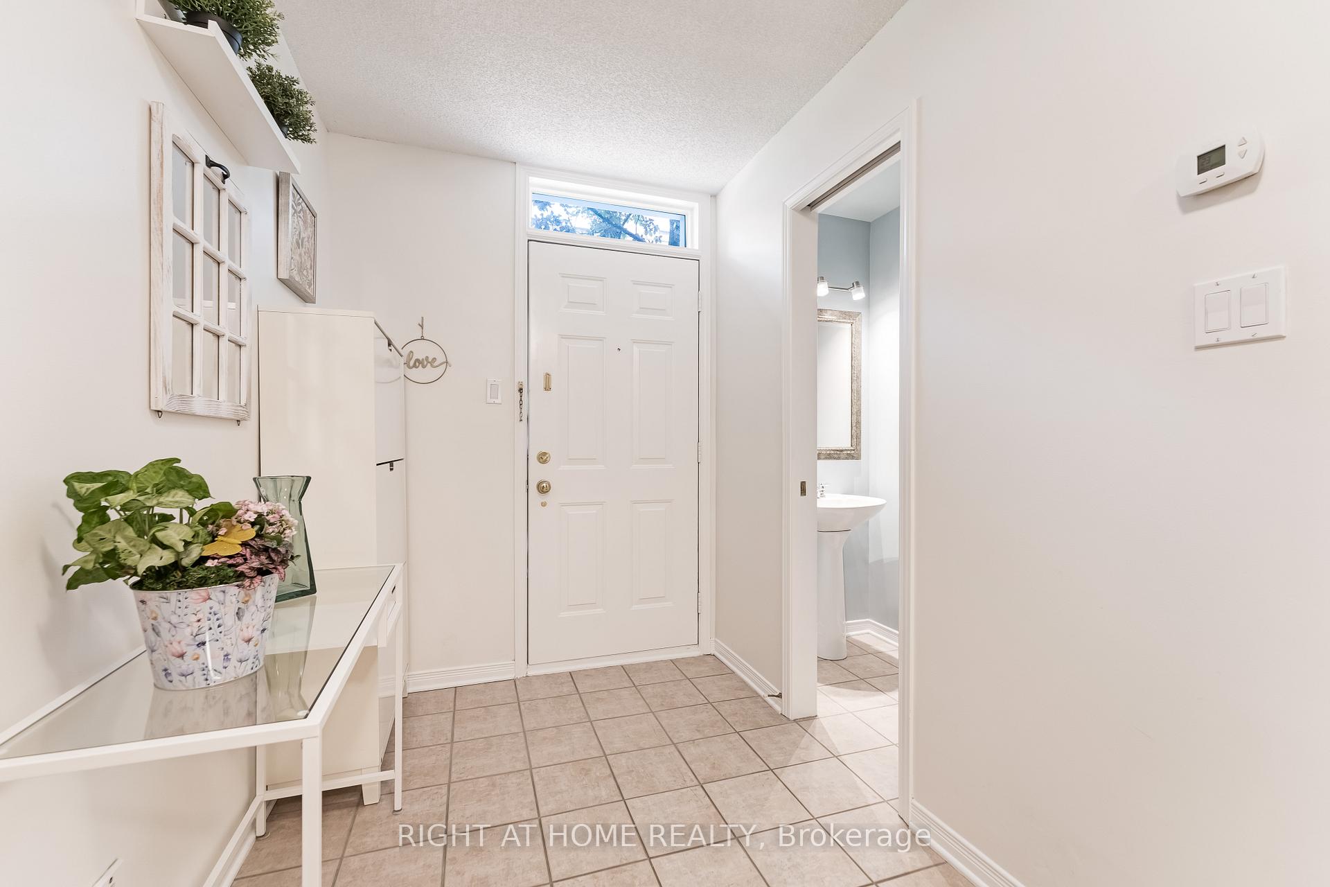 Photo 2 of 8 Turgeon Private, Ottawa, Lower Town — HOMEH
