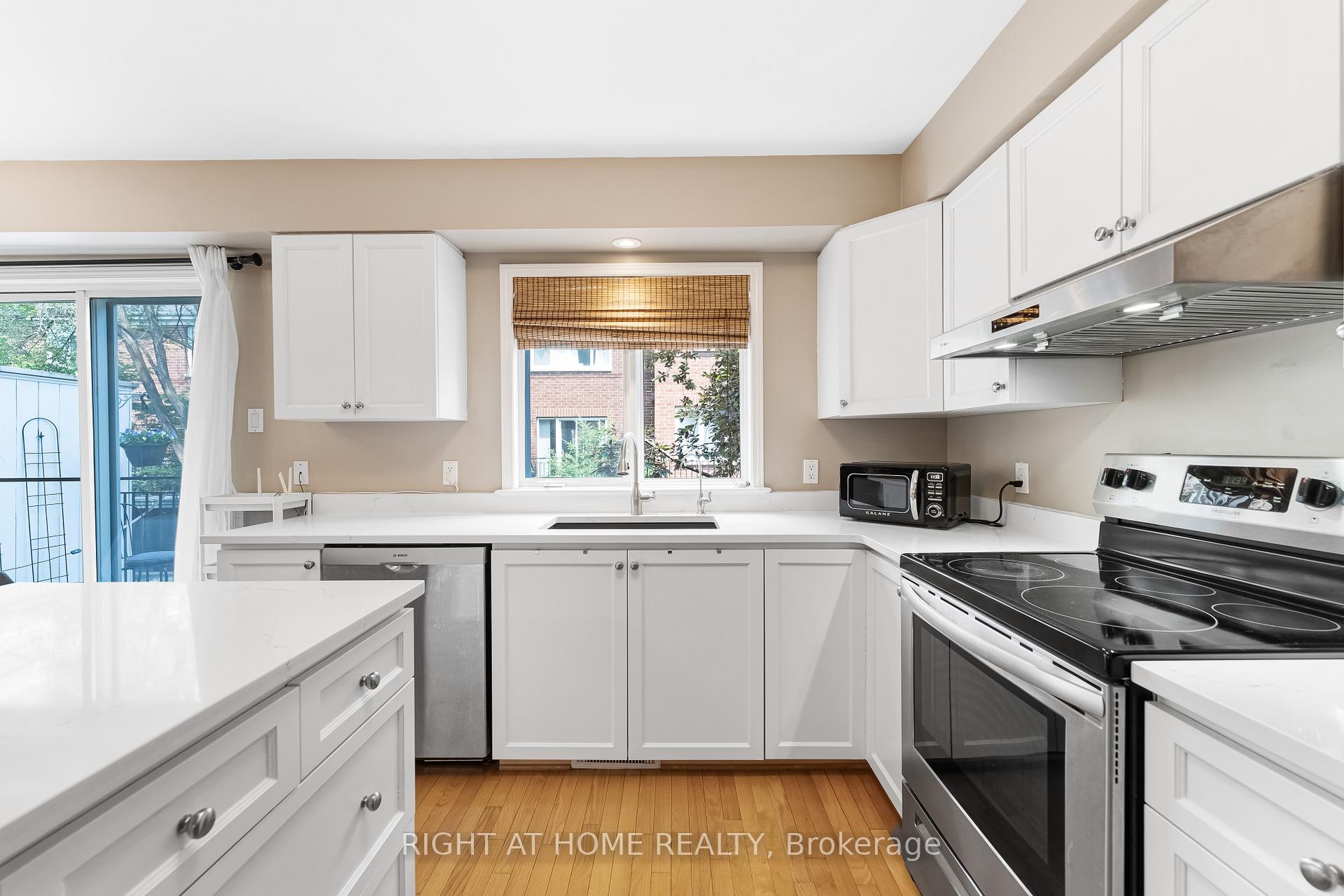 Photo 6 of 8 Turgeon Private, Ottawa, Lower Town — HOMEH