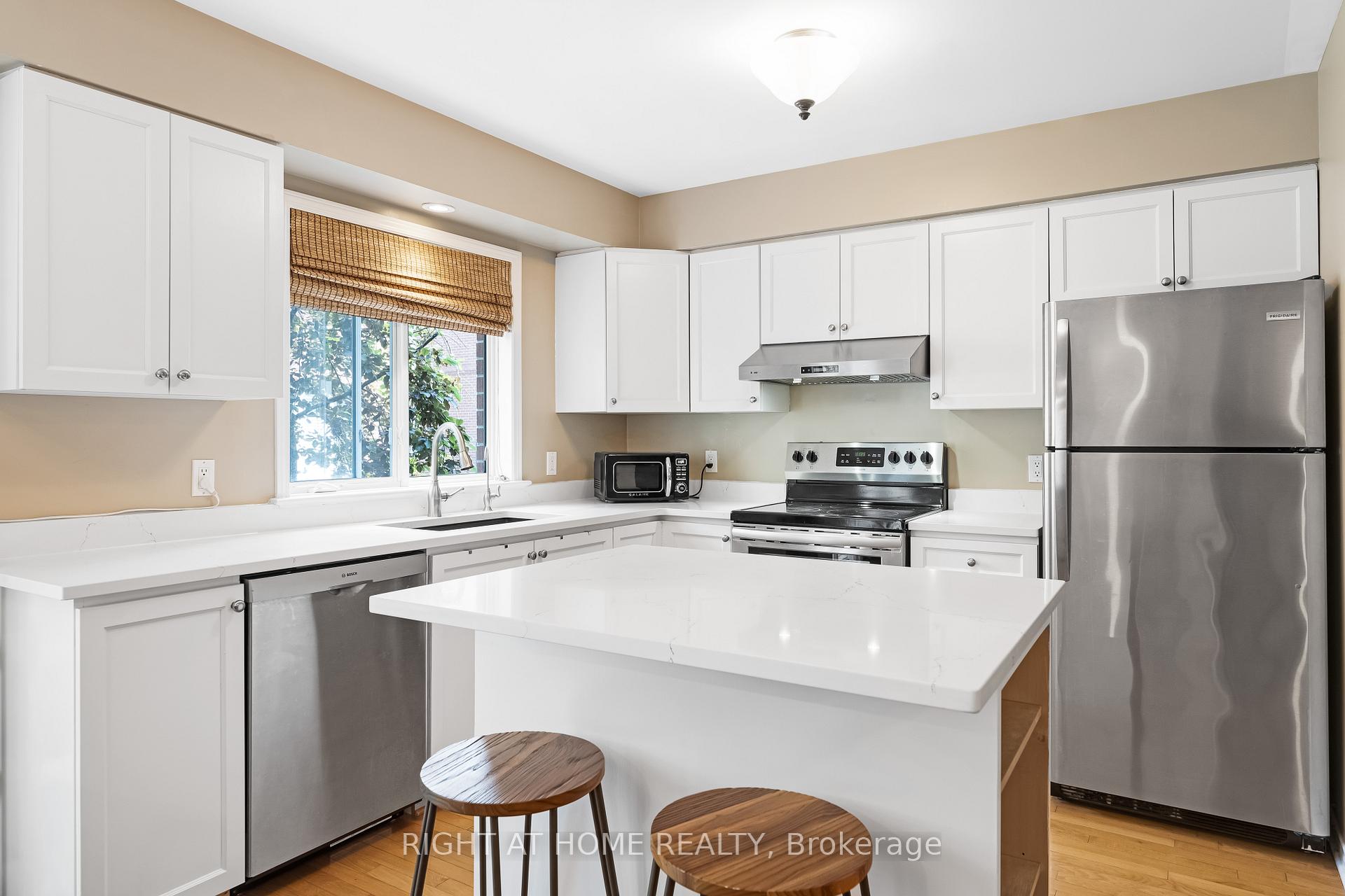 Photo 7 of 8 Turgeon Private, Ottawa, Lower Town — HOMEH