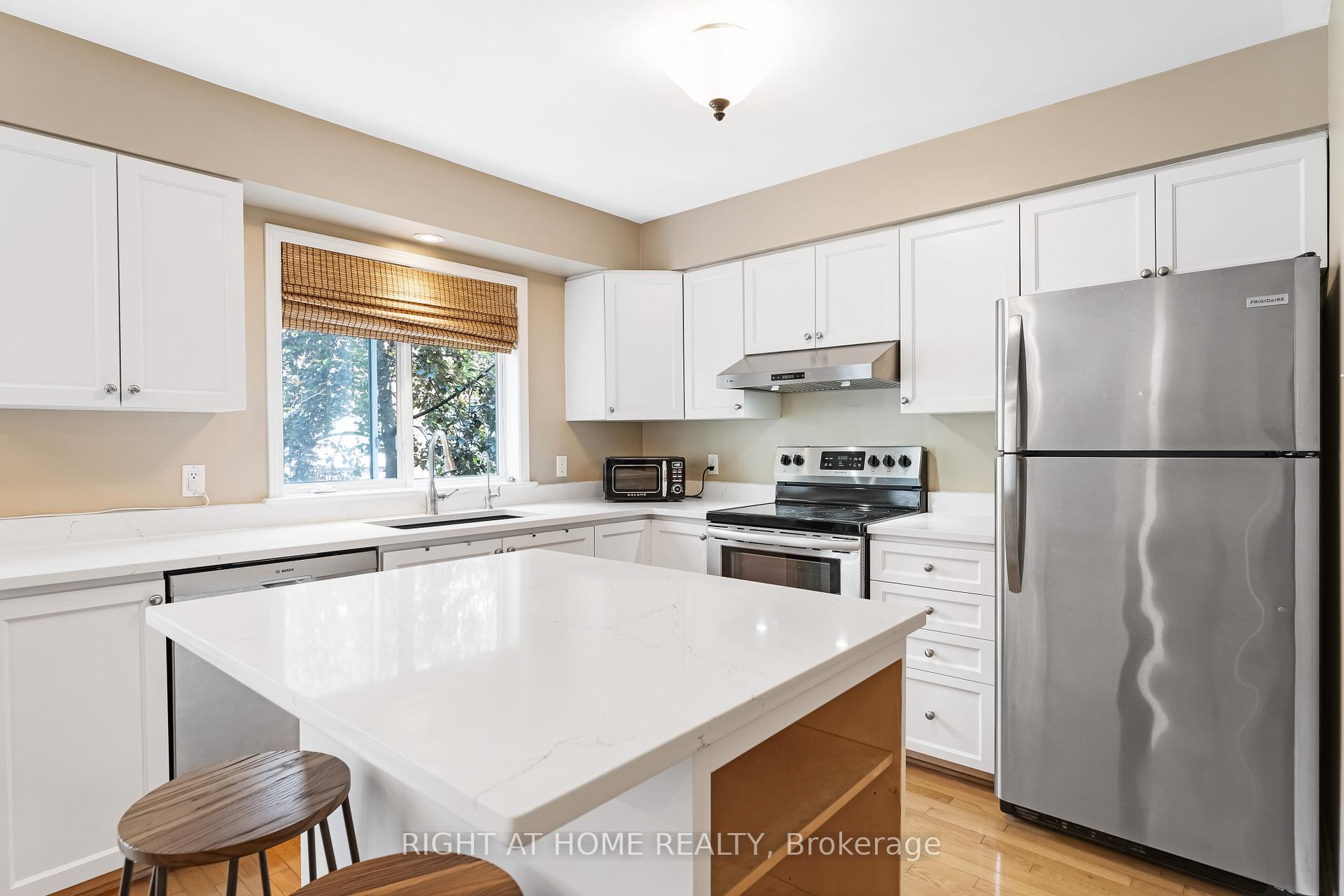 Photo 9 of 8 Turgeon Private, Ottawa, Lower Town — HOMEH